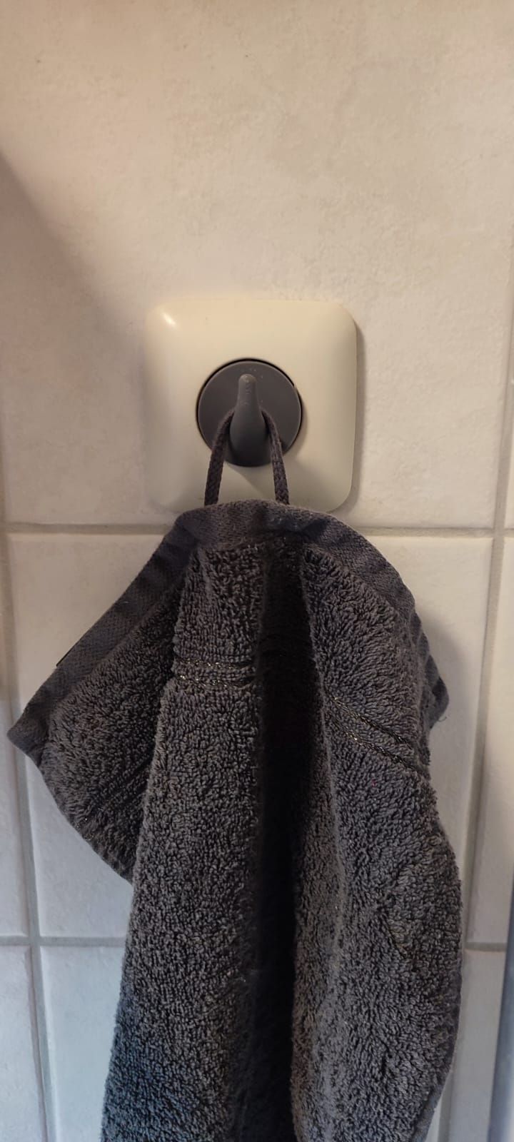 Steckdose Haken für Bad / Gastehandtuch