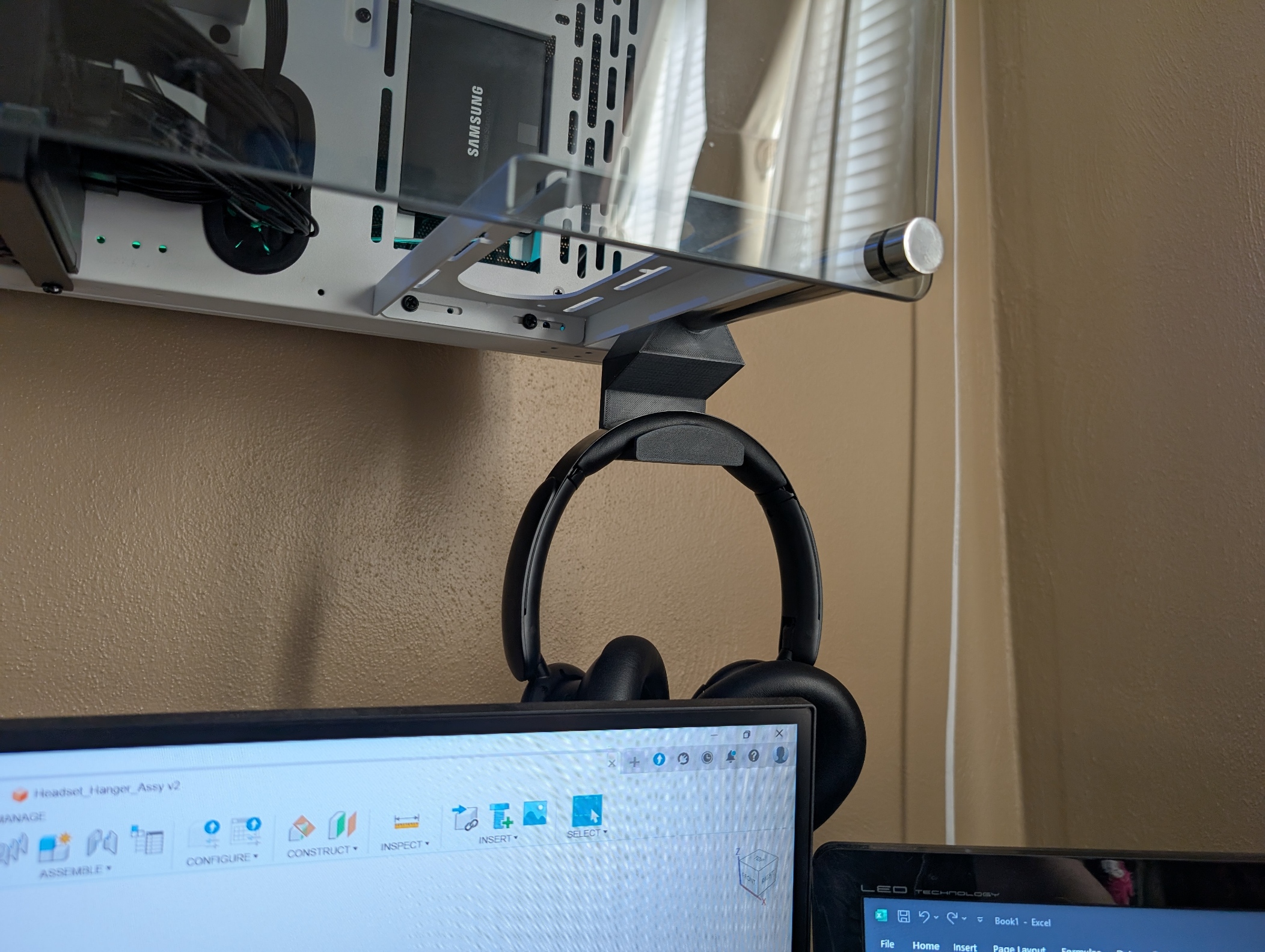 Thermaltake Core Series Headphone Holder