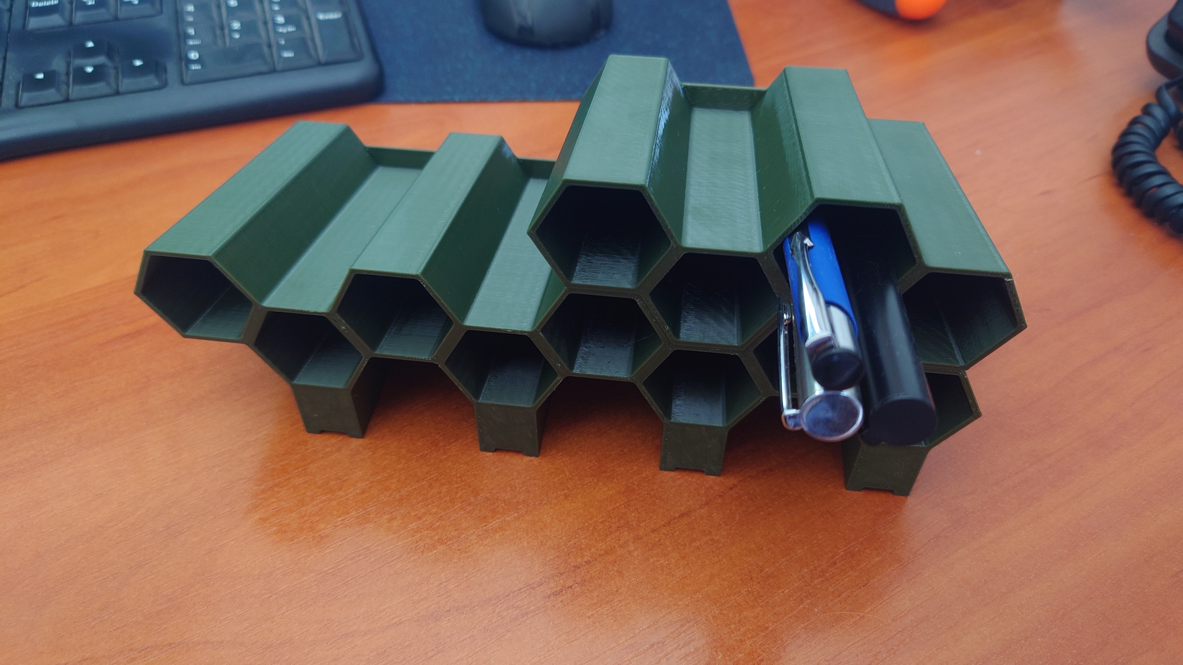 Modular hexagonal vertical desk organizer