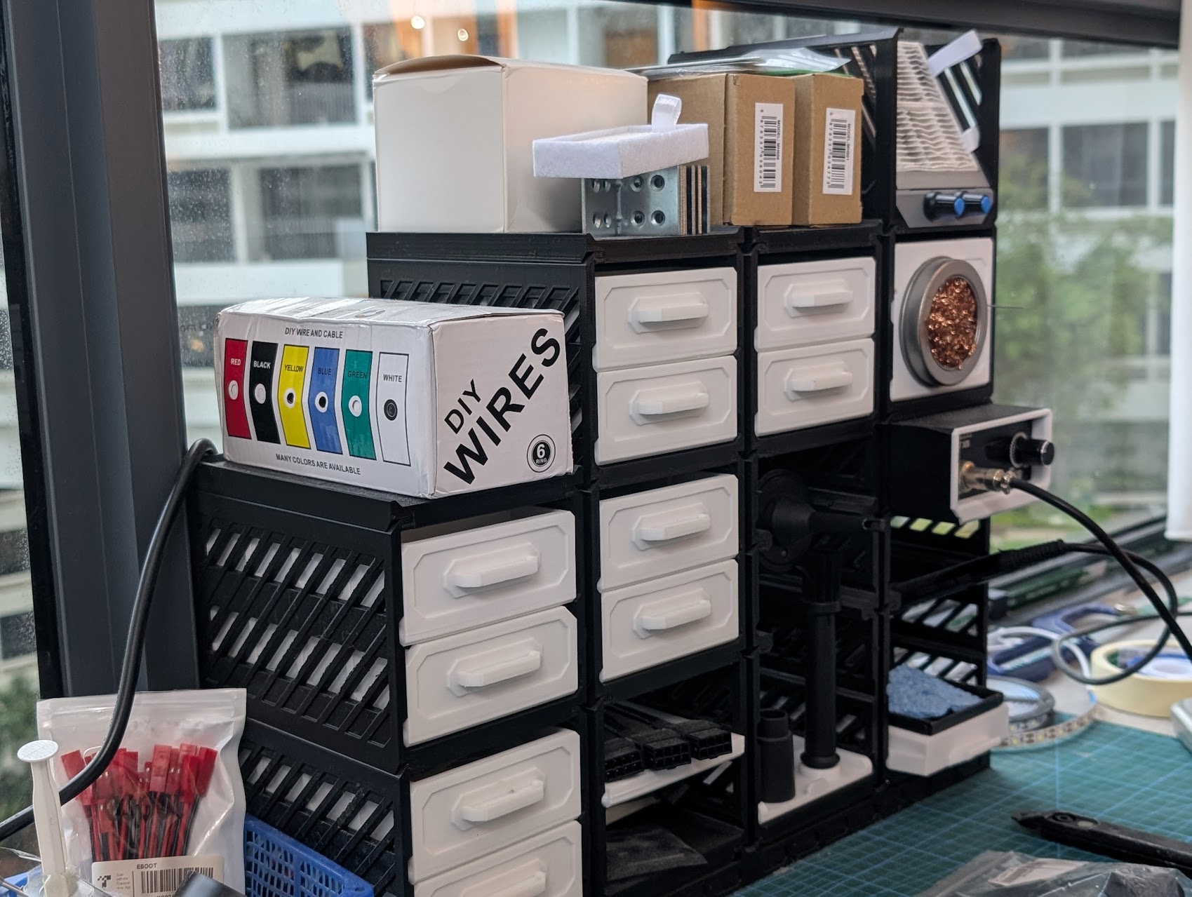 Modshelf: Modular vertical storage system