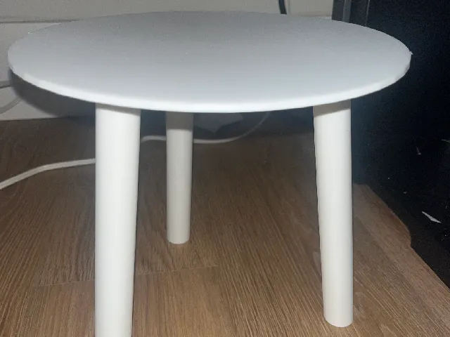 Small table 20cm tall