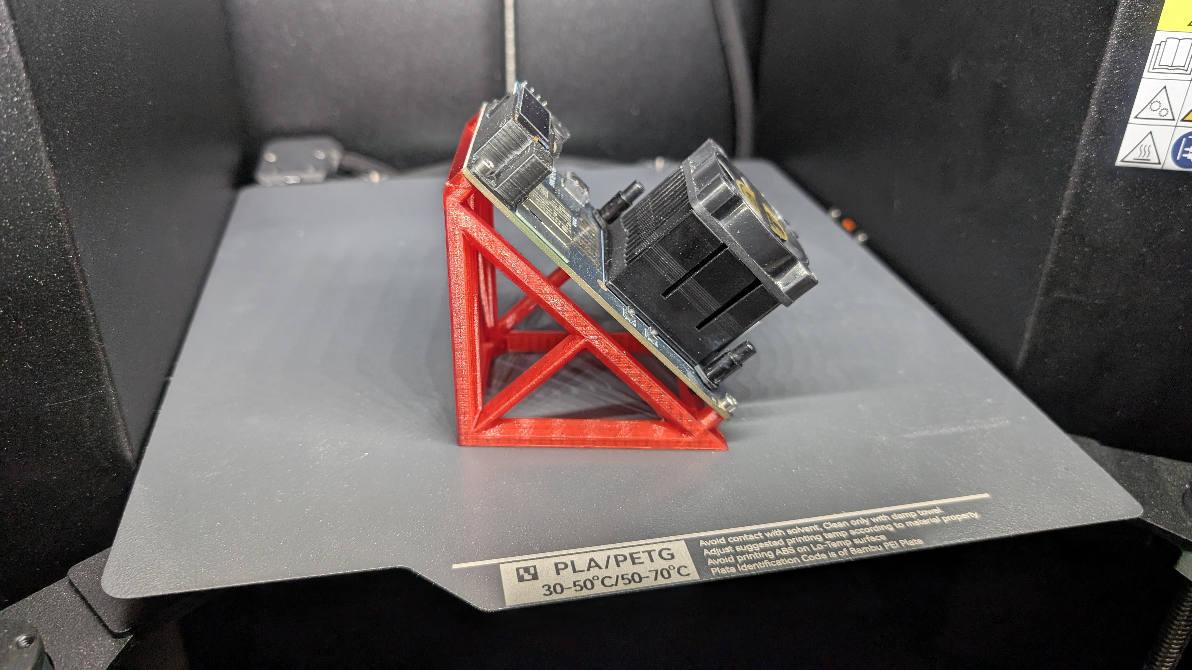 Miniatura 2 do modelo 3D Bitaxe 45° stand