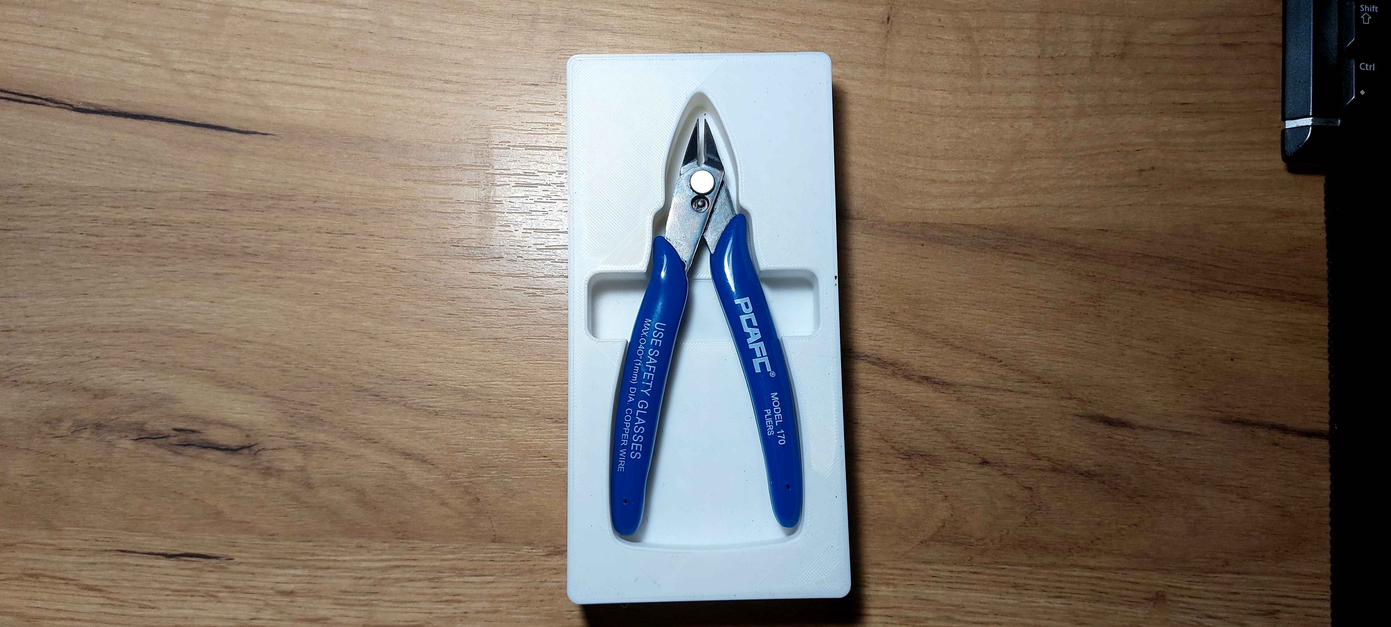 Gridfinity Pliers That Use Less Filament Than Others 3D model