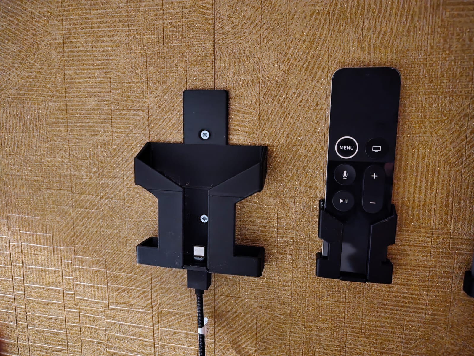 Parametrized device holder with option for usb cable insert