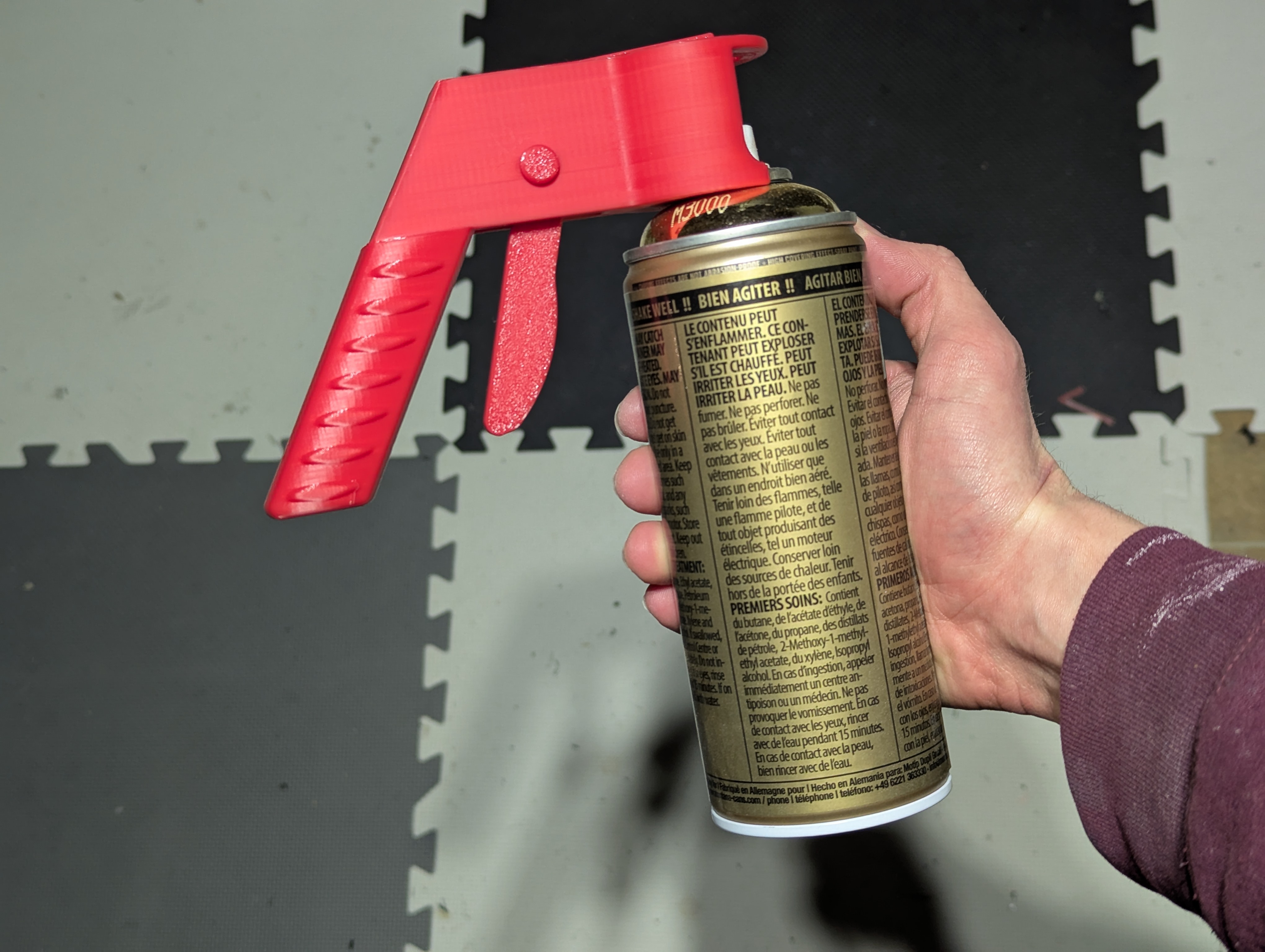 Miniatura 2 do modelo 3D Spray Can Handle with Replaceable Trigger