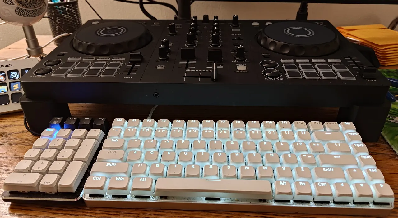 DDJ-FLX4 raised stand by Osaka System | Download free STL model