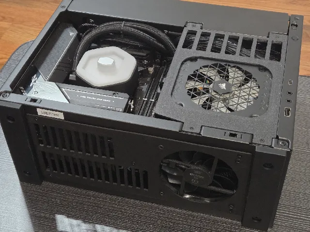 A4-H2O bottom panel with 92mm fan mount