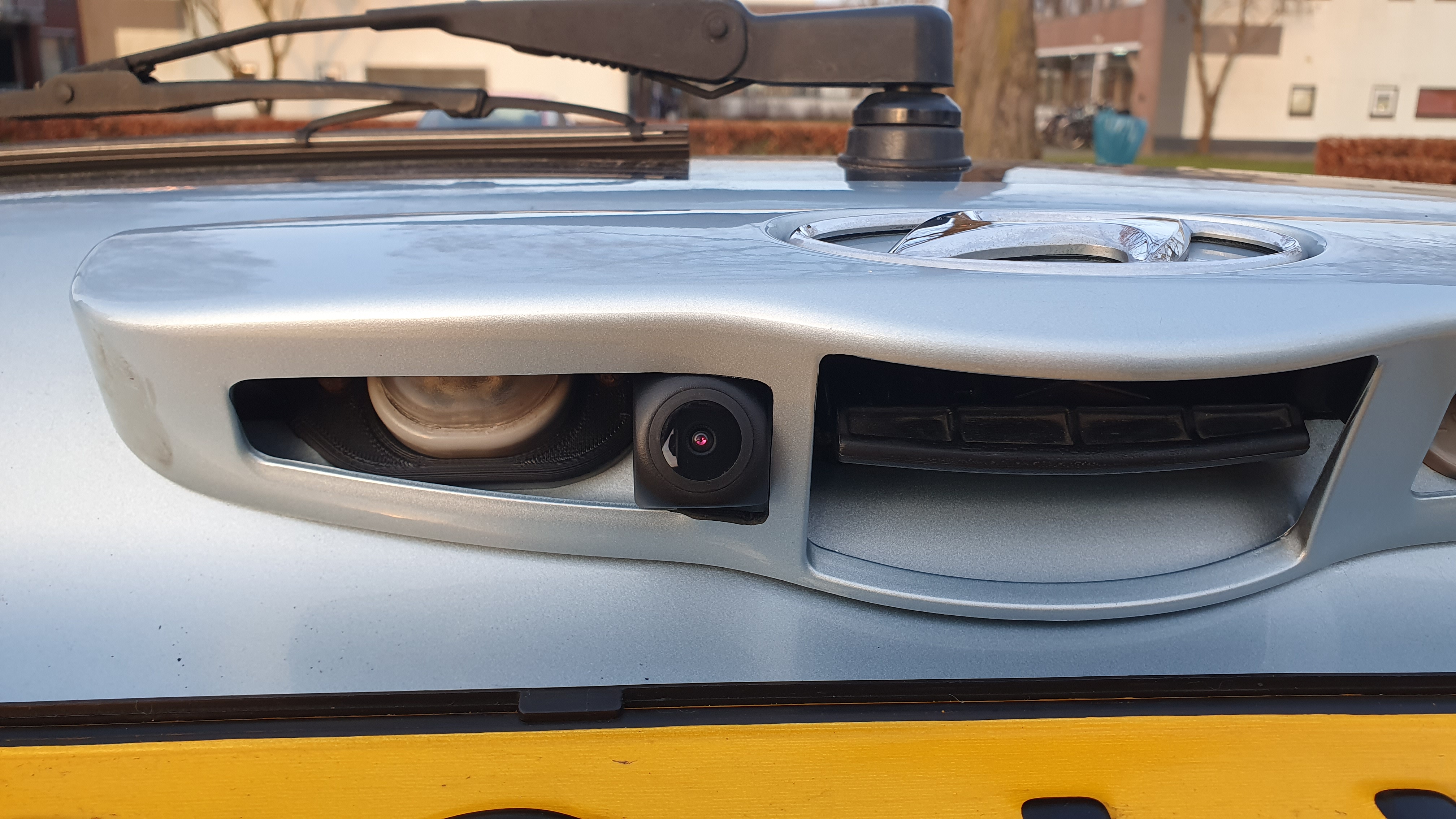 Hyundai getz reverse camera mount