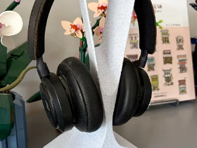 Artistic Sculpture Headphone Stand