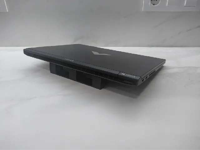 HP Victus 16 laptop stand