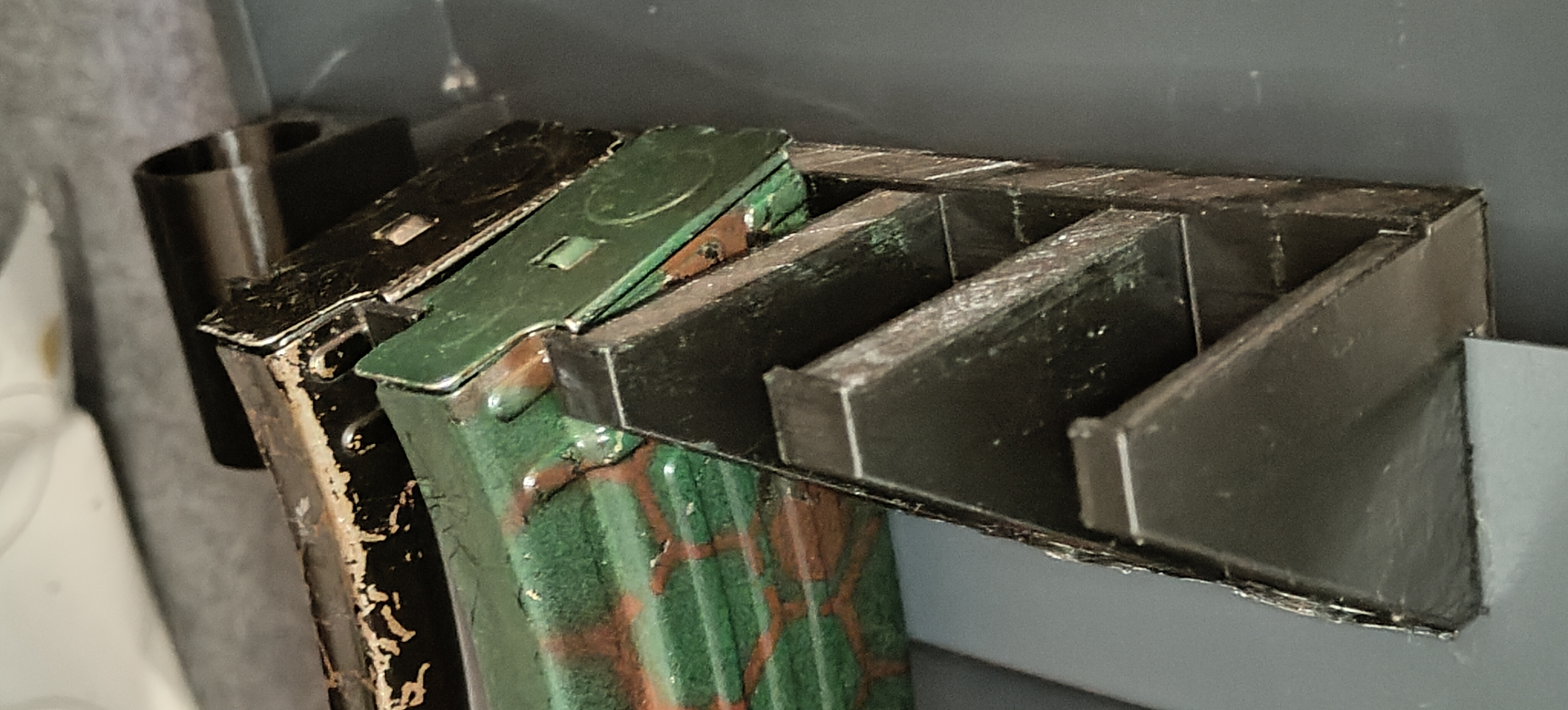 AK MAG holder to safes door