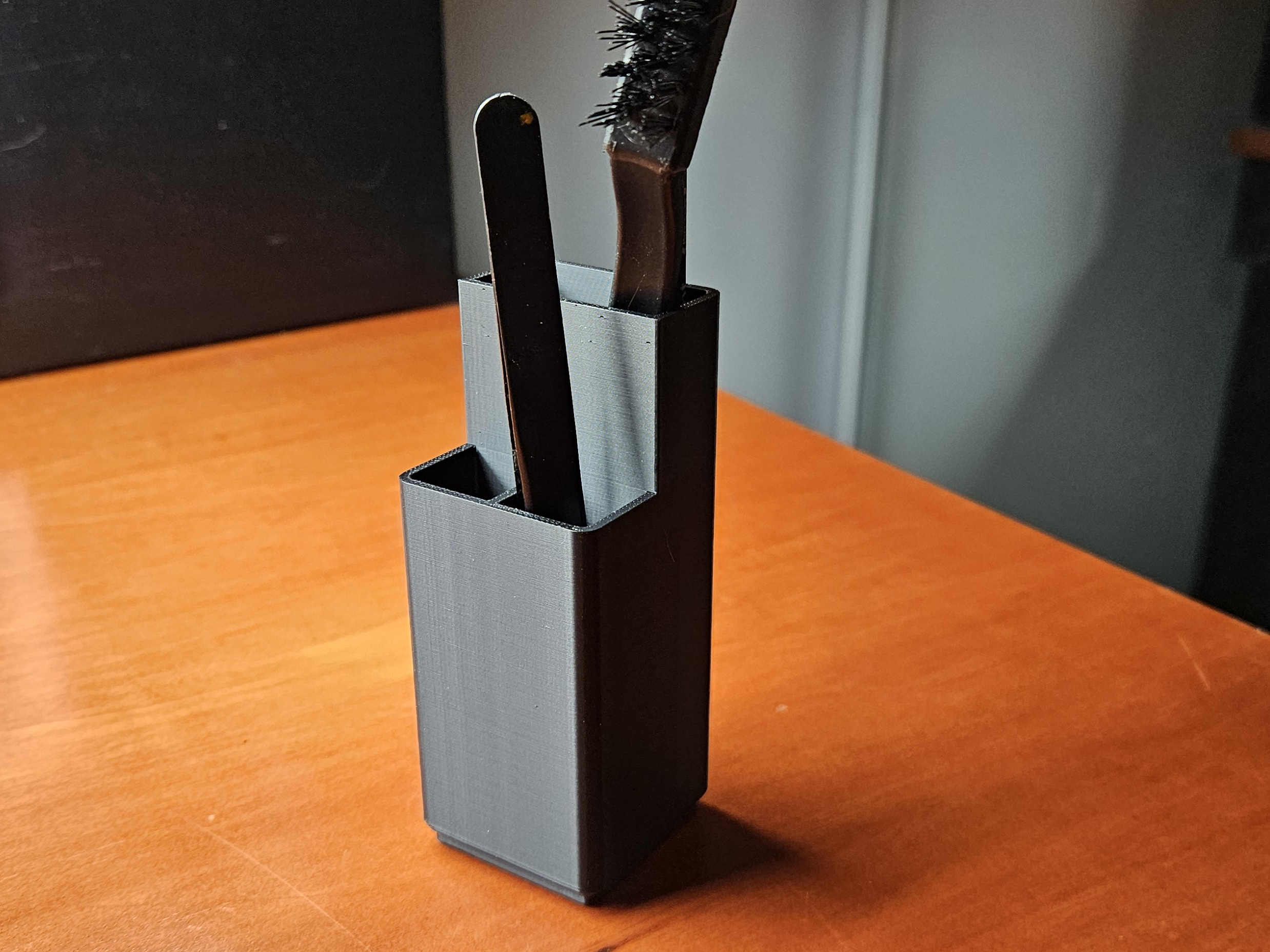 Gridfinity tweezer and brush holder (with embedded magnet)