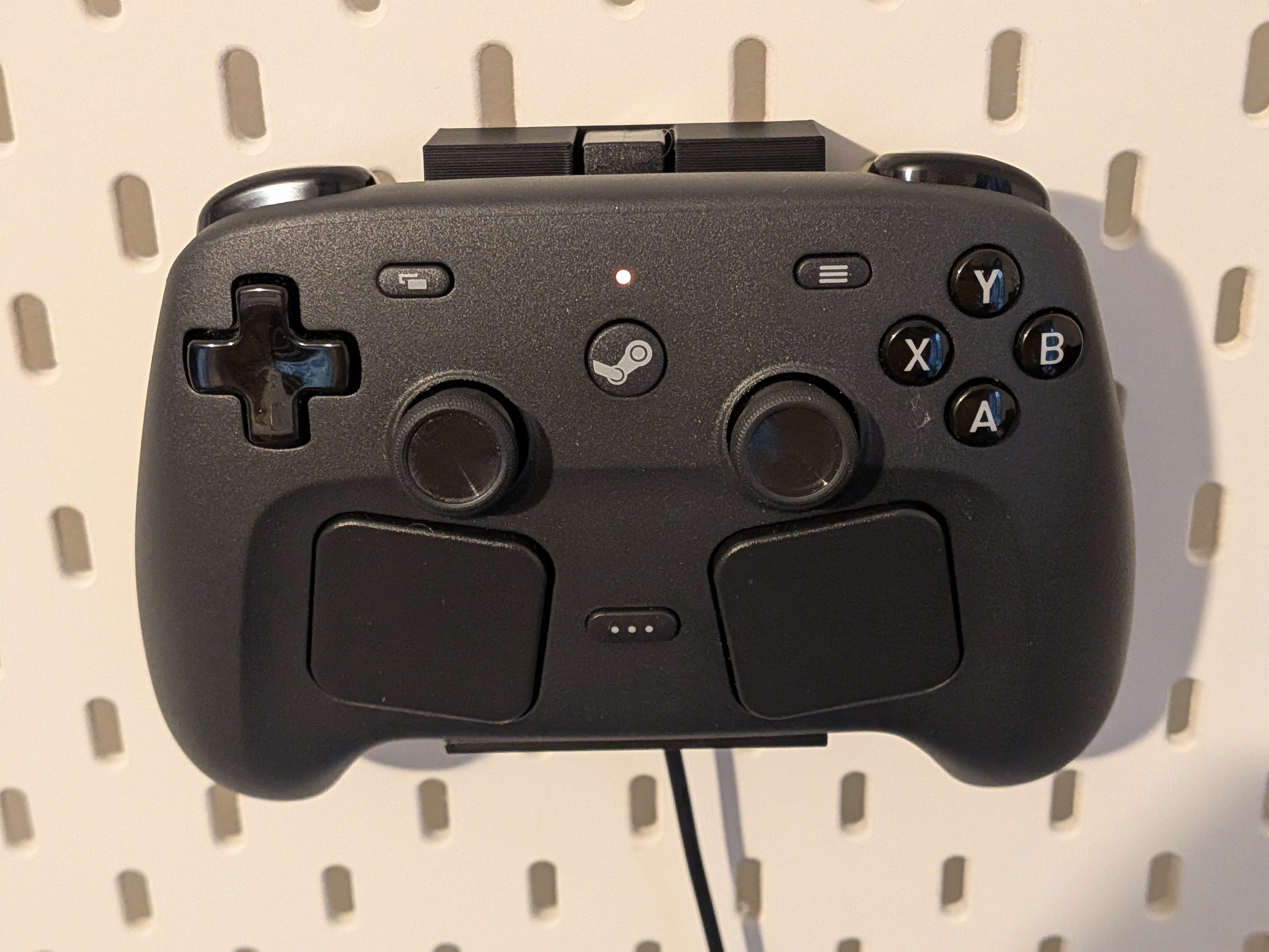 Steam controller - IKEA Skadis holder with a hidden cable