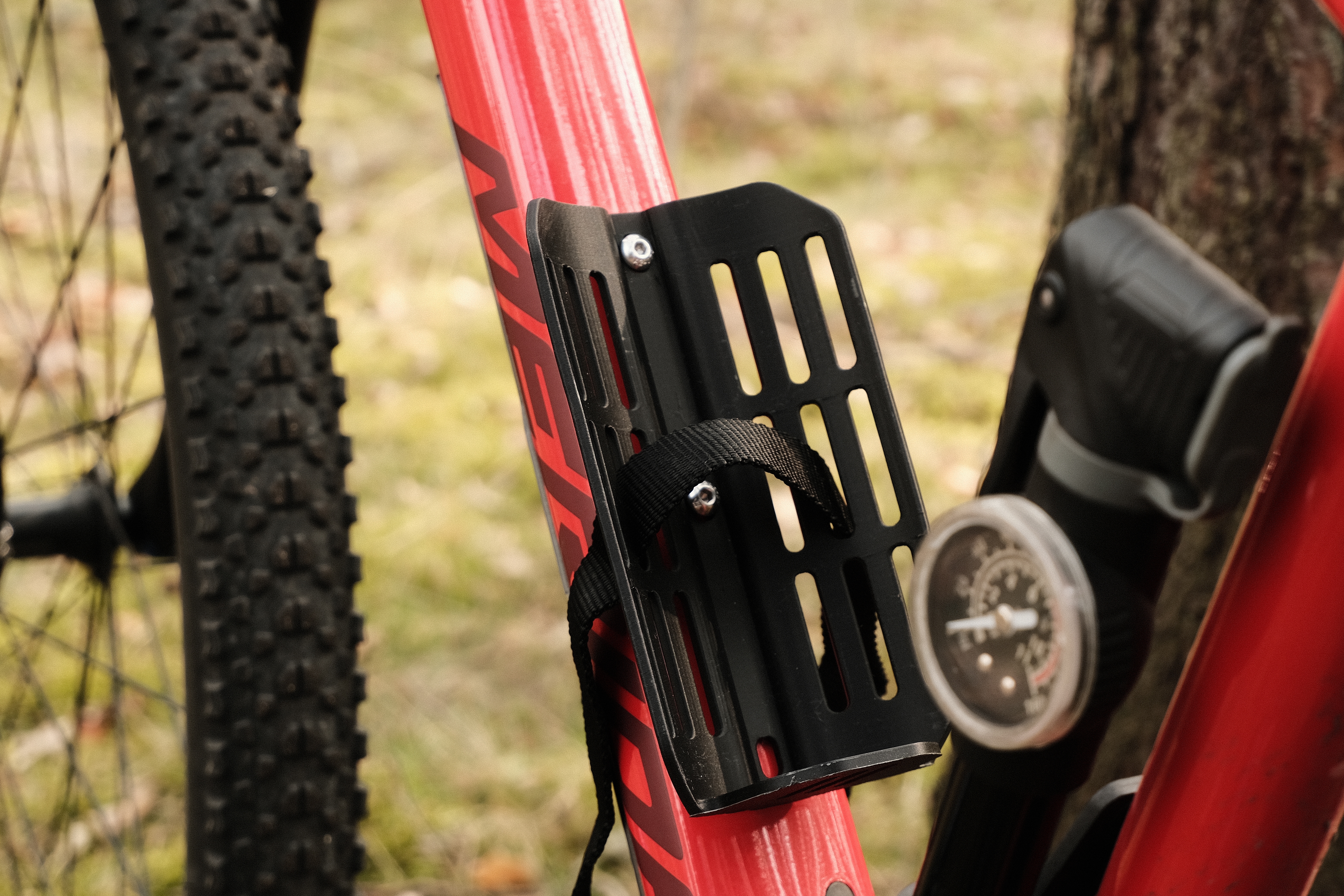 Universal bikepacking cage
