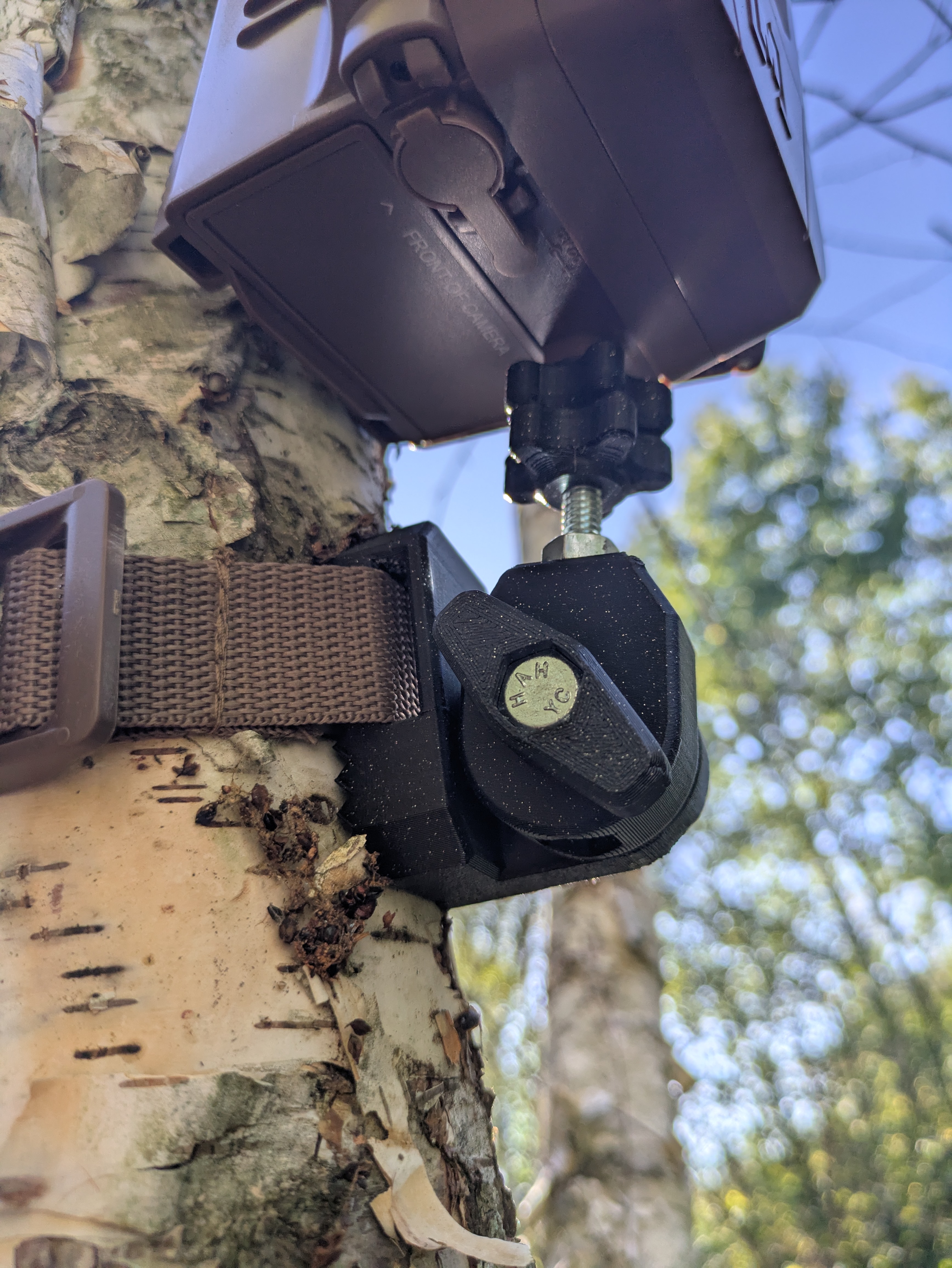Trail Camera Pivoting Mounting Bracket
