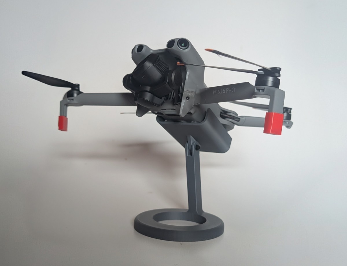 Ständer für DJI mini 5 pro Drohne.
