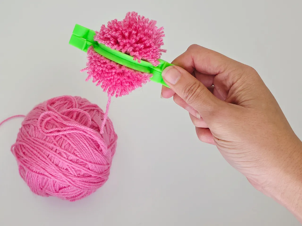 Easy-Peasy Pompom Maker by DammitGareth | Download free STL model