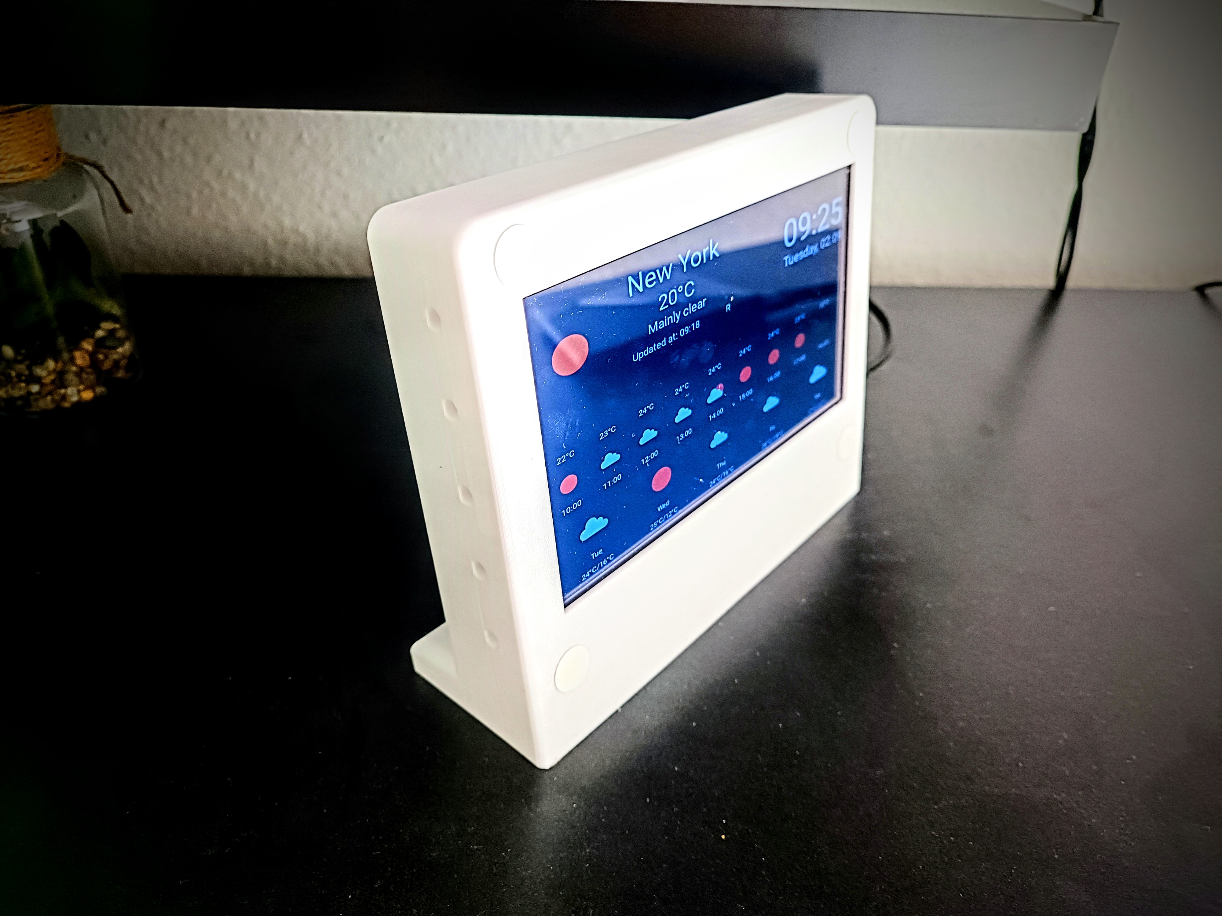 Desk Mate Zero, raspberry pi zero 2w weather station with clock and slideshow