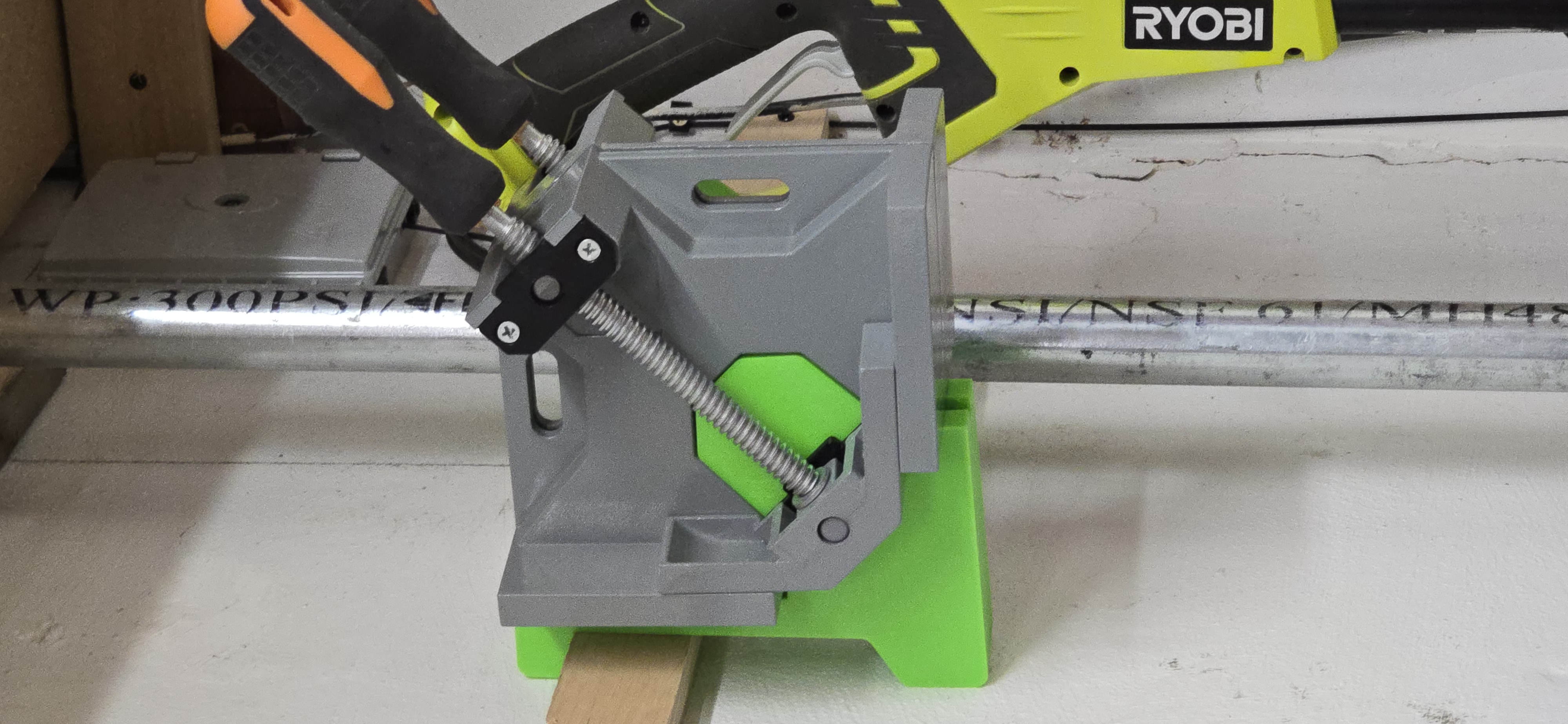 Miniatura 3 do modelo 3D Corner Clamp wall mount