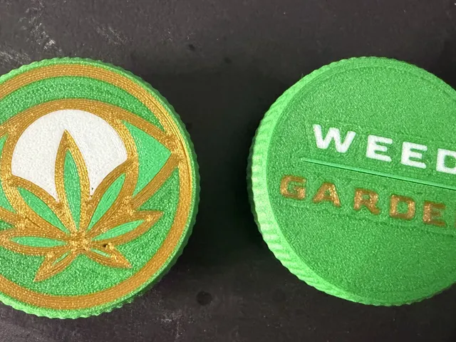 Weed Garden Herb Grinder – Magnetic 2-Piece, Diamond Teeth, 62 mm (4-Colour Logo)
