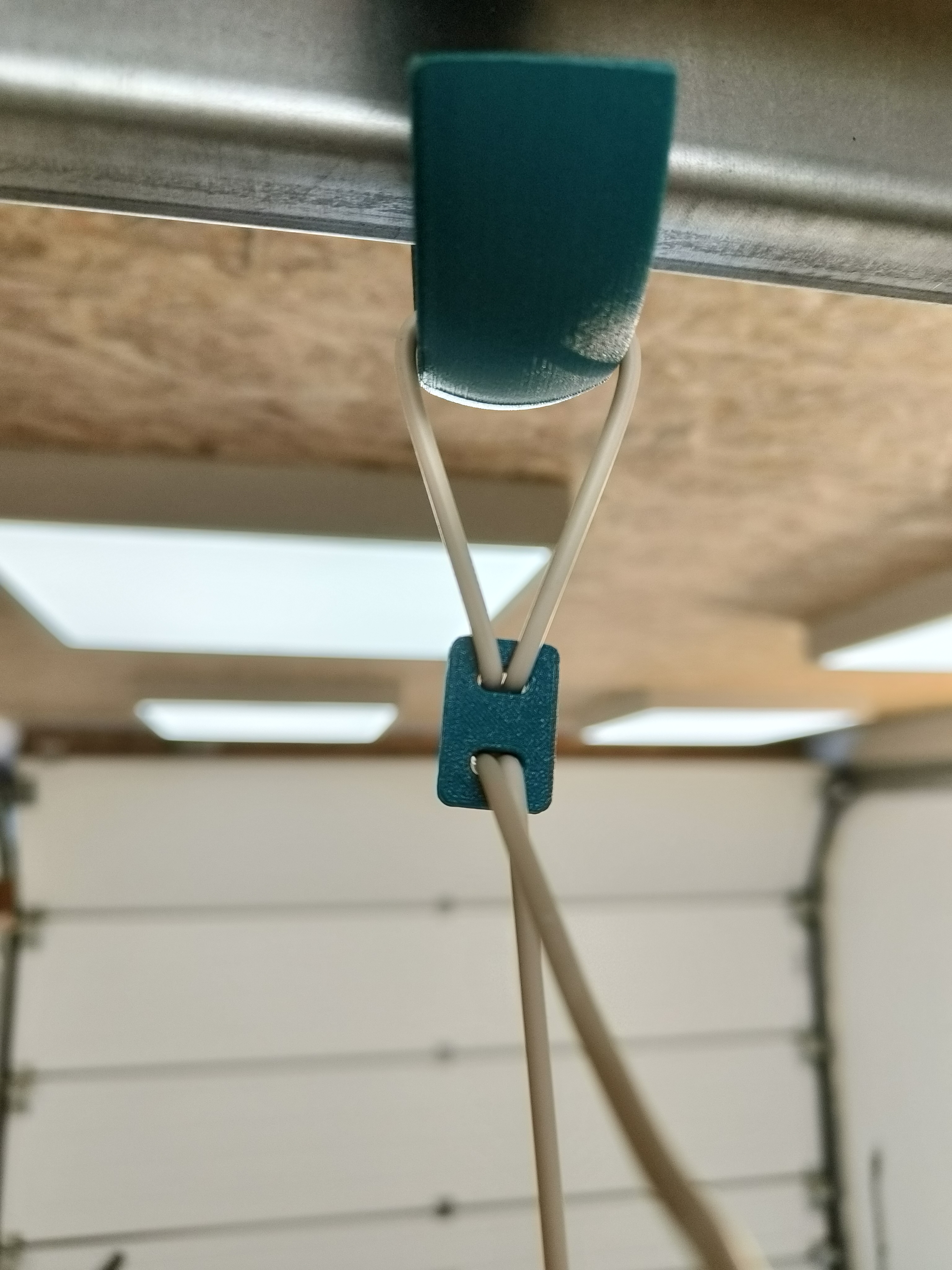 Adjustable wire length clamp