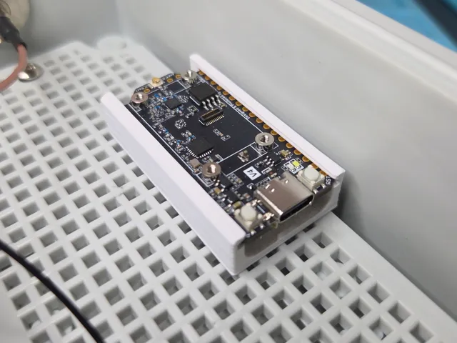 Heltec WiFi LoRa 32 V4 Holder (Zip-ties or M3 bolts)