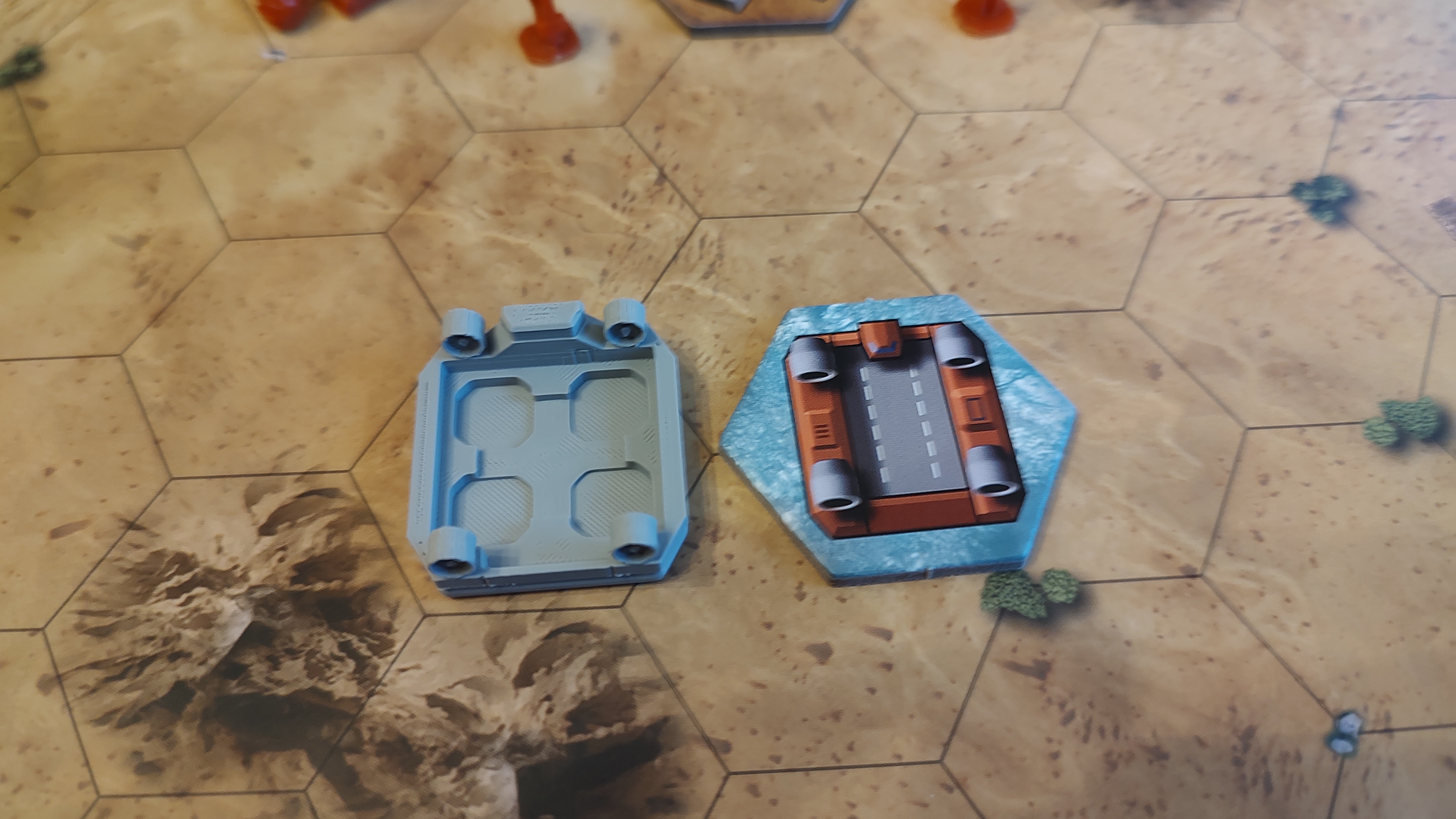 Dominate & Delegate Hovercraft — miniatura 2