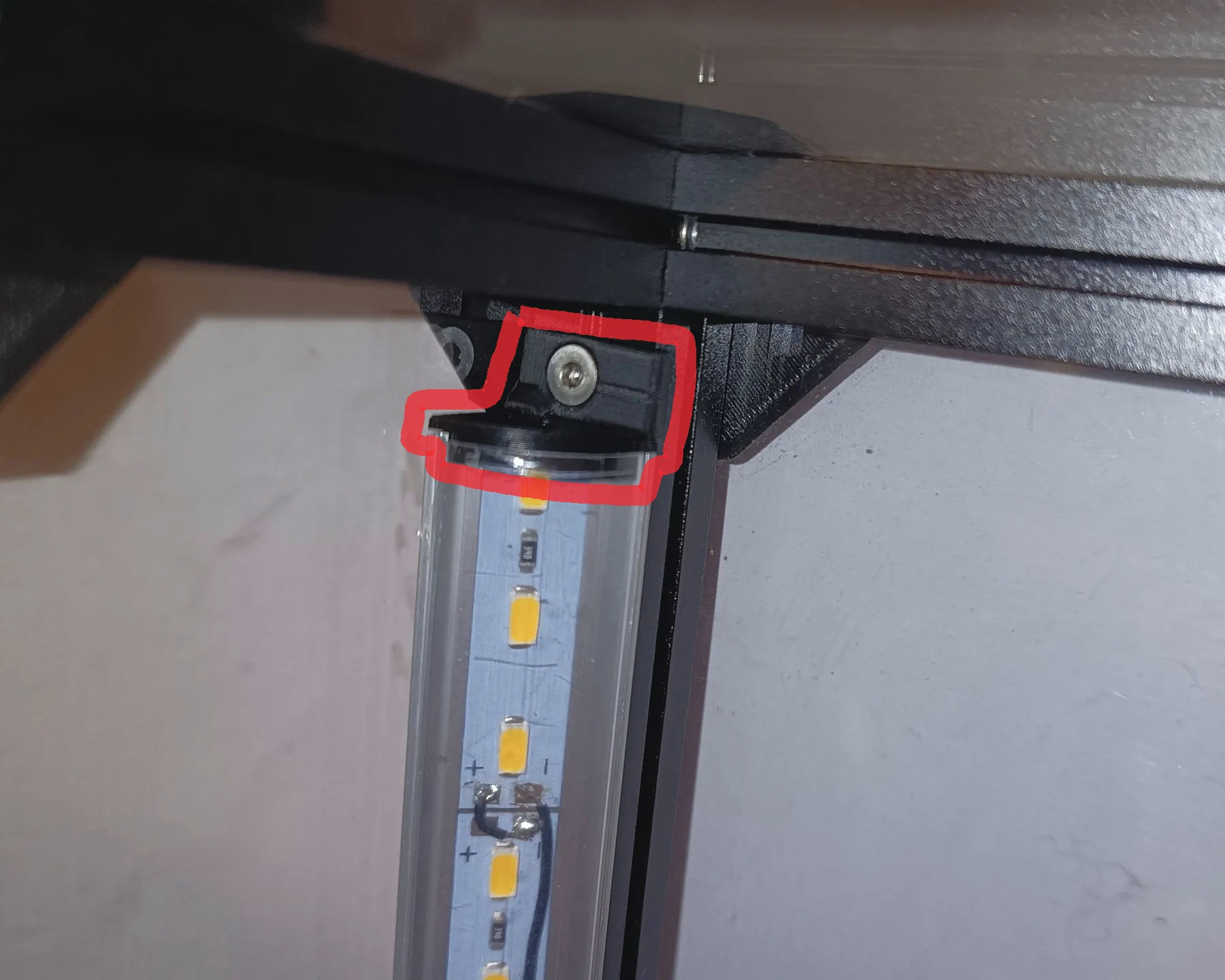 V-shape LED aluminium profile endcap and mount