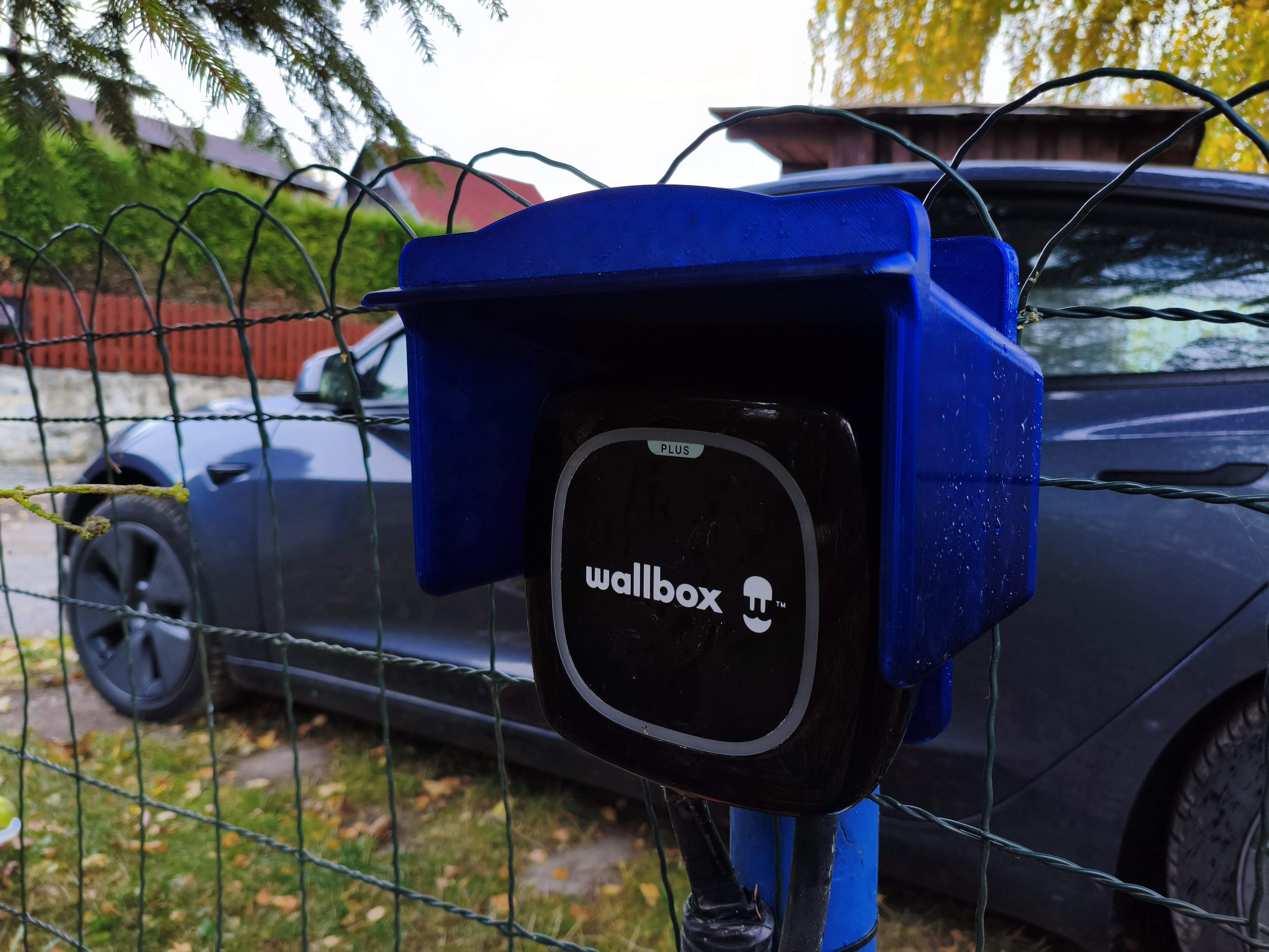 Wallbox Pulsar Plus wall mount with cover