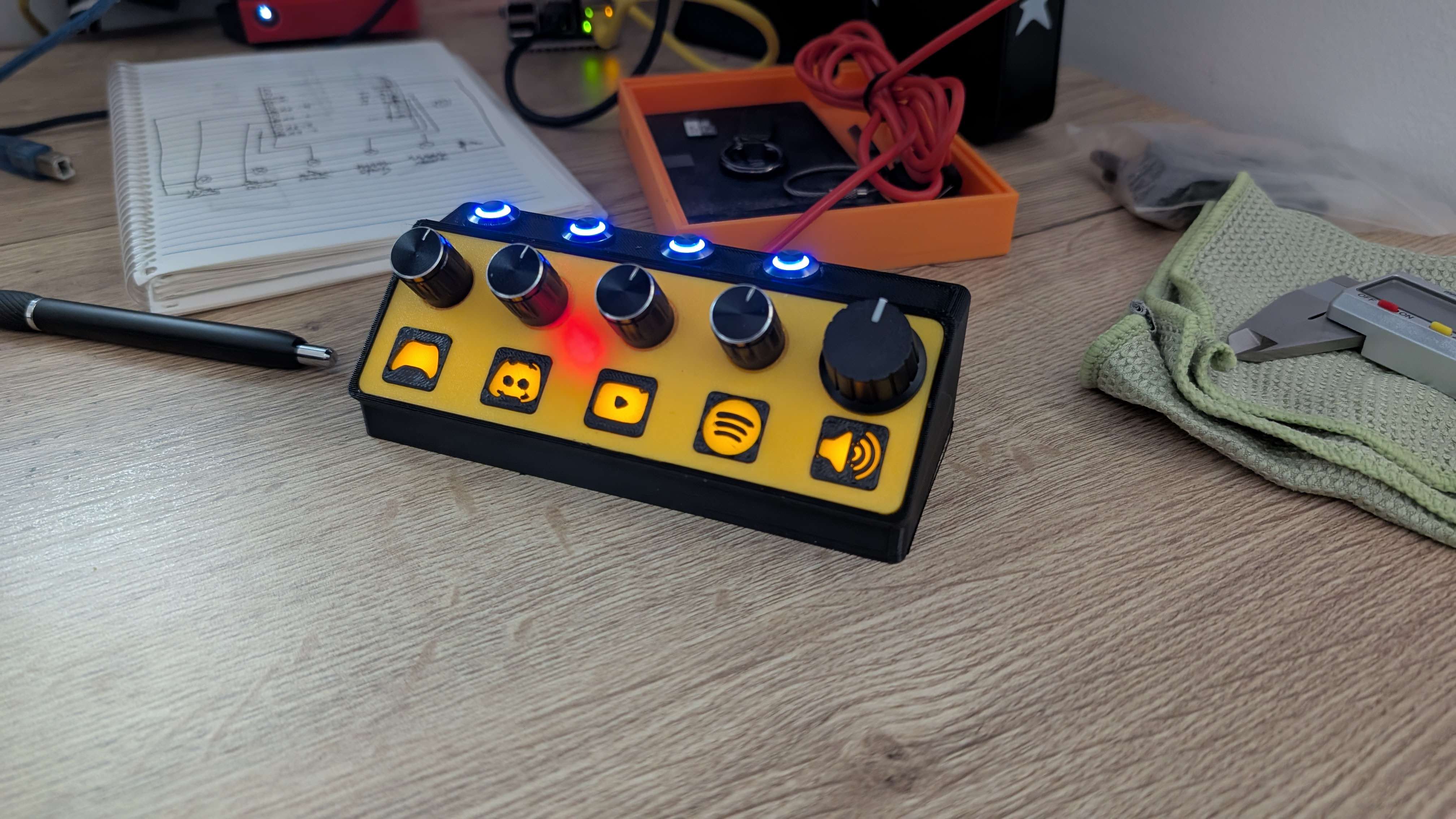 Deej with LEDs
