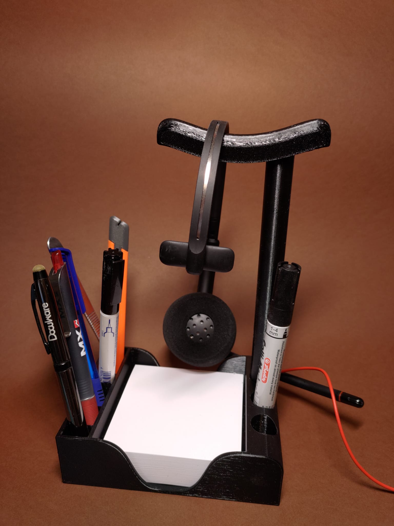 Miniatura 2 do modelo 3D adjustable Office Organizer