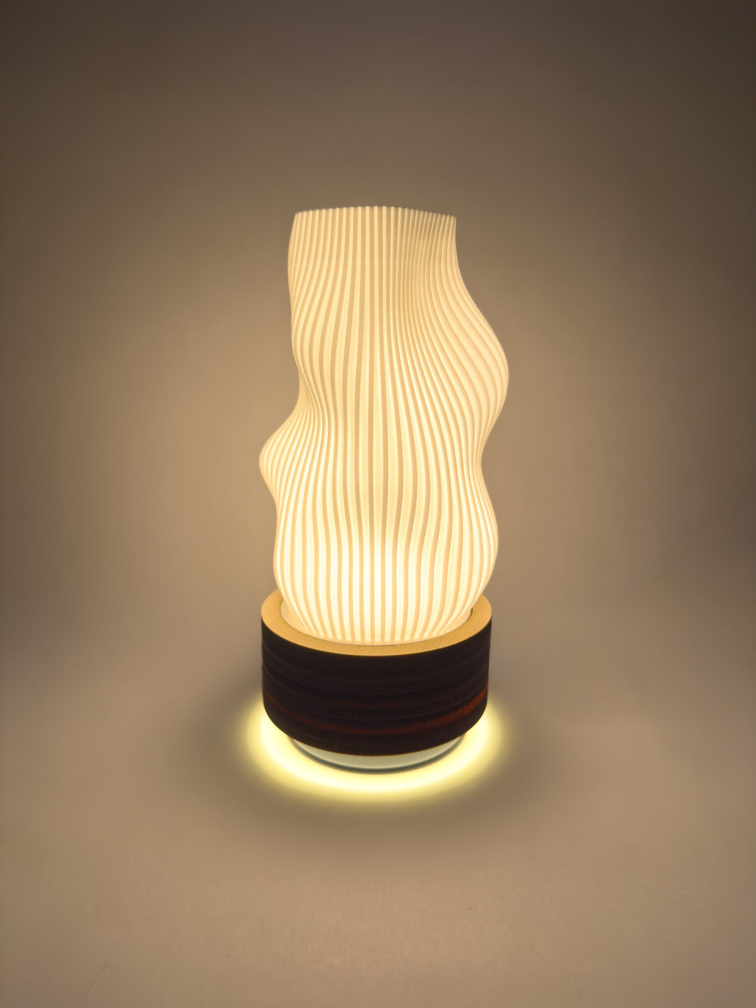 Miniatura 2 do modelo 3D Customisable Wave Lamp