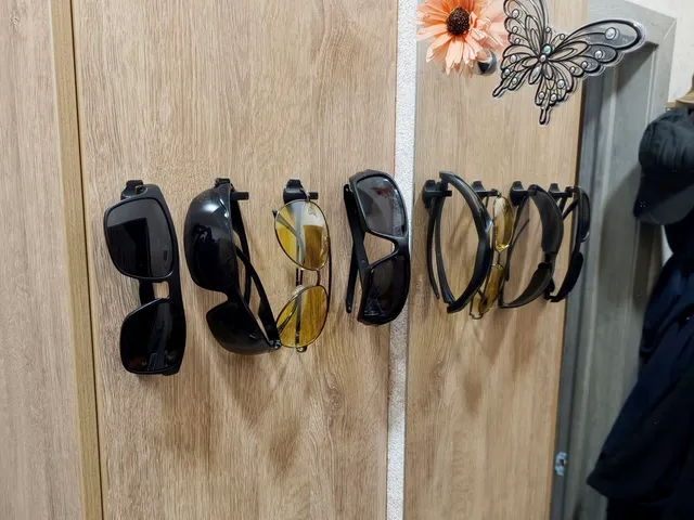 Glasses holder.