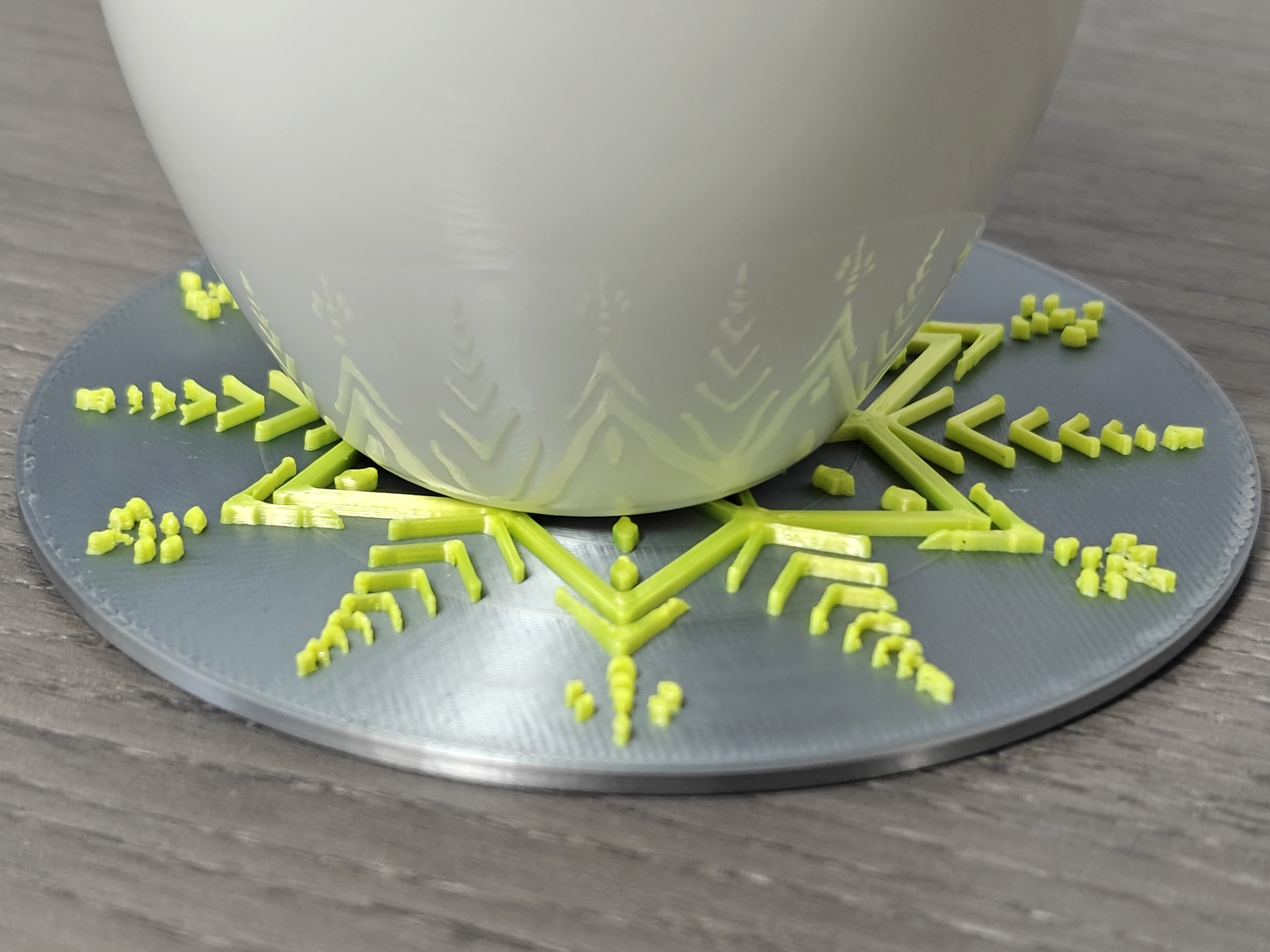 Miniatura 2 do modelo 3D Snowflake Coaster 1