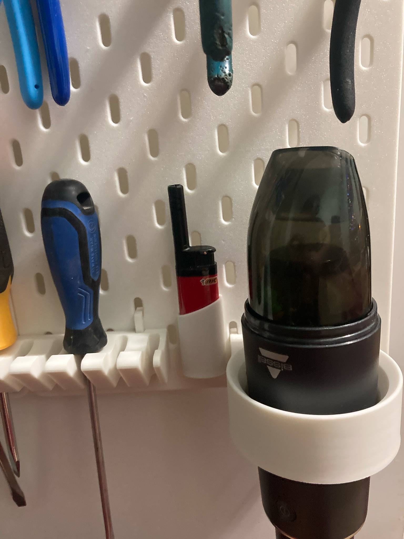 Skadis Desktop Vacuum Holder