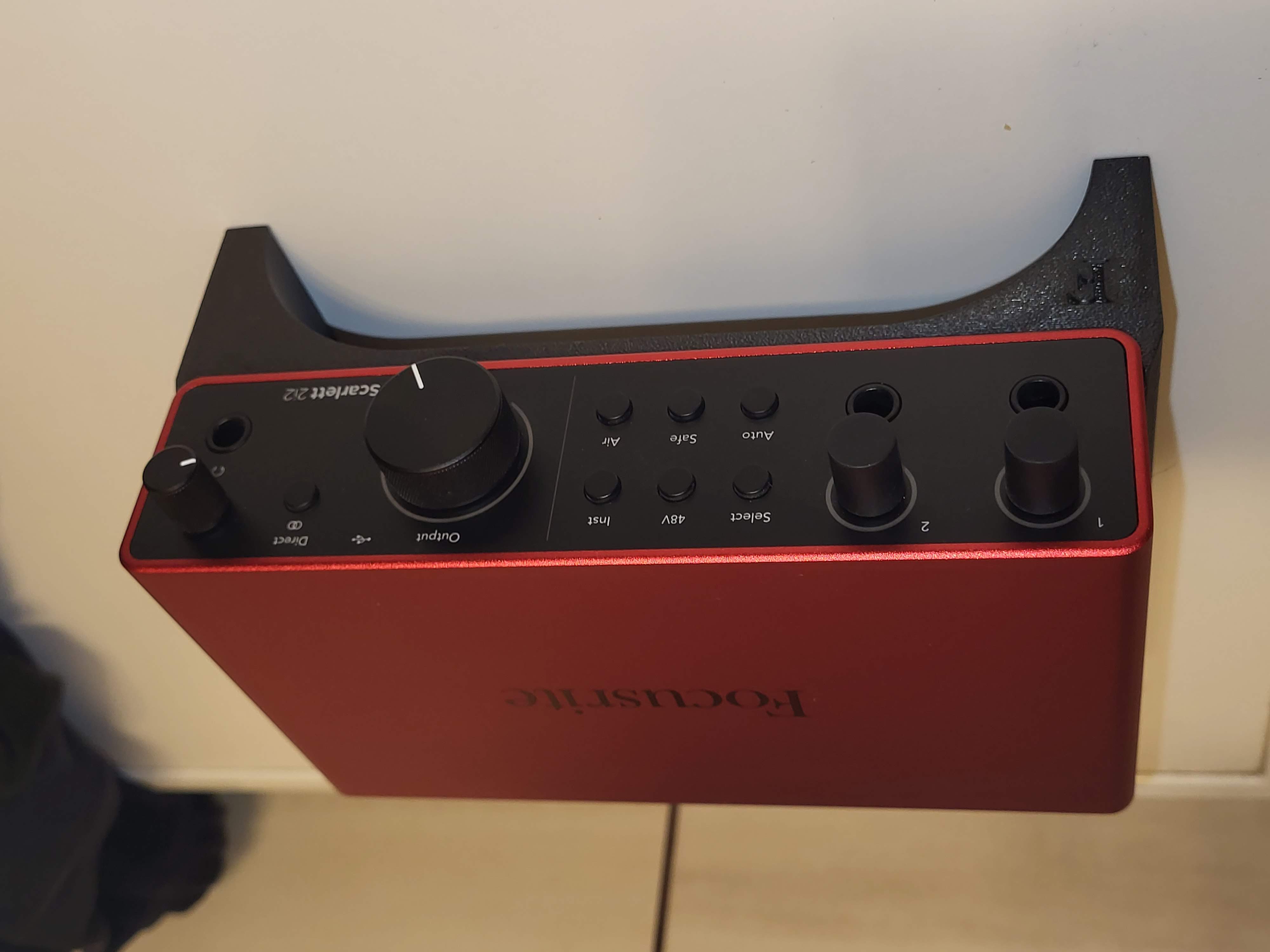 Focusrite Scarlet 2i2 gen4 raiser/feet