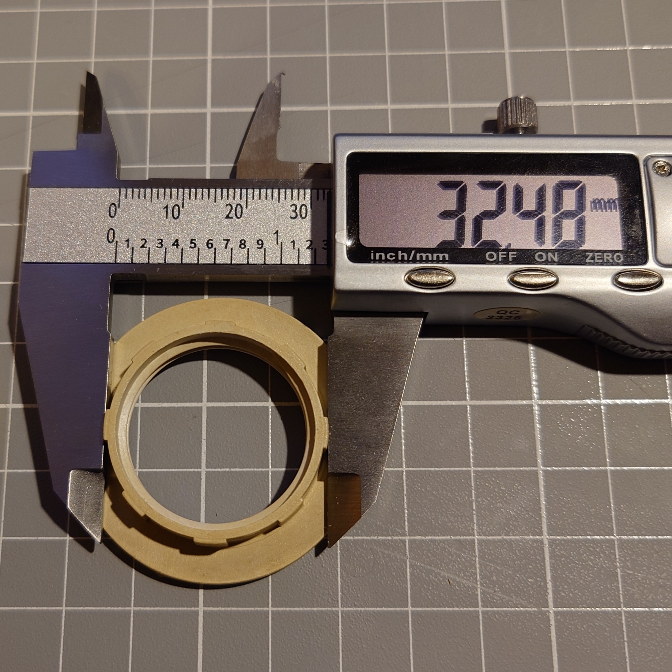 Miniatura 4 do modelo 3D E14 Socket Lamp Shade Wrench