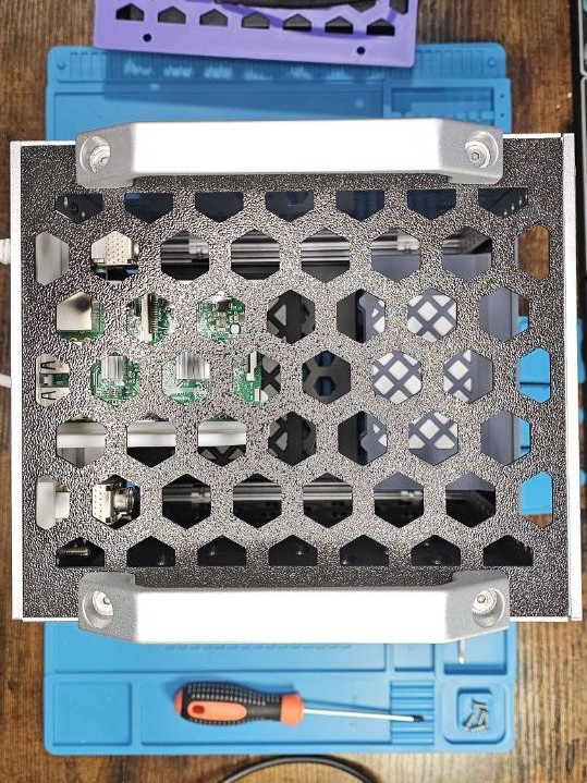 Top-Bottom Panel for RackMate TT - Honeycomb Pattern — miniatura 2