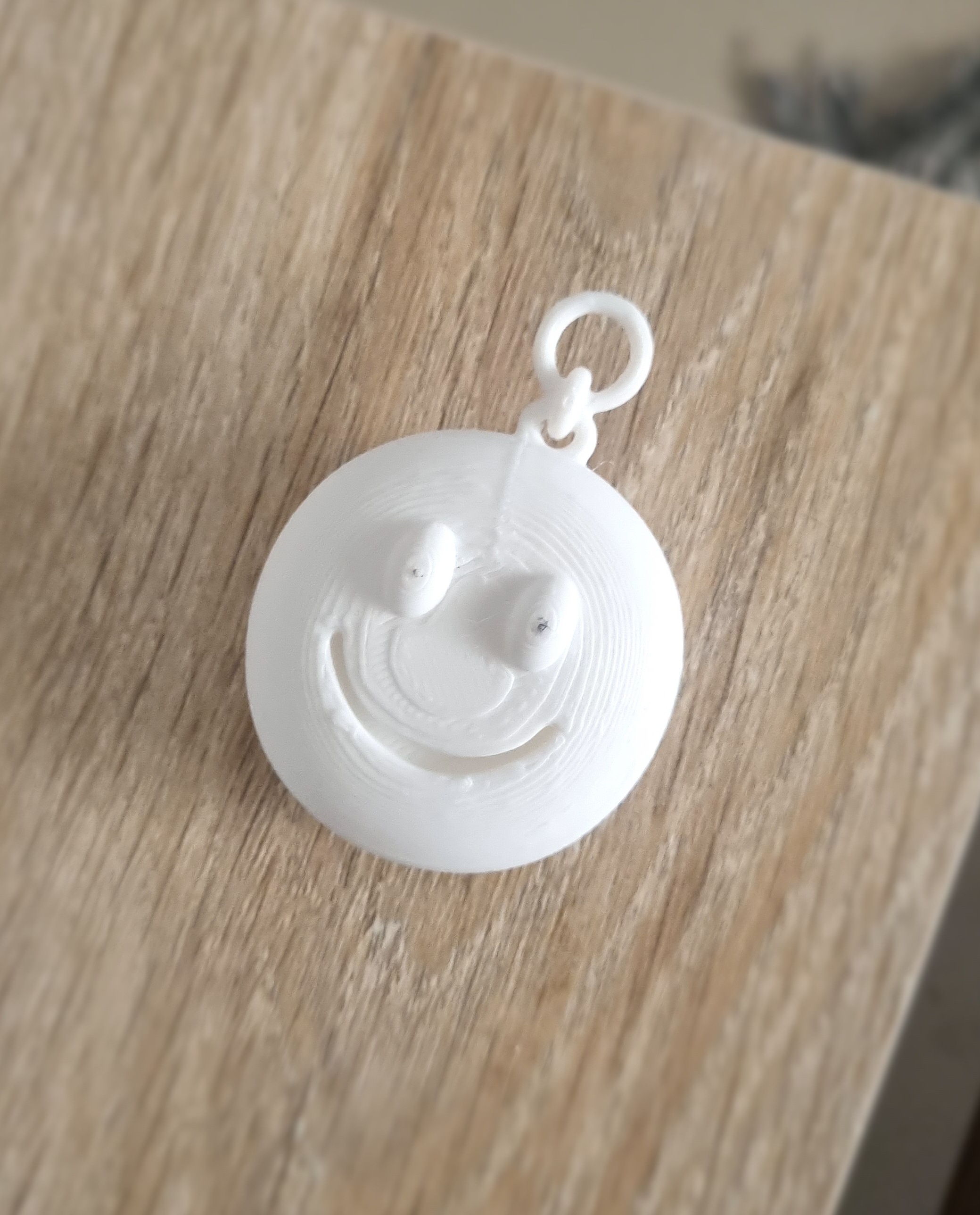Miniatura 2 do modelo 3D Smiley face keychain :)