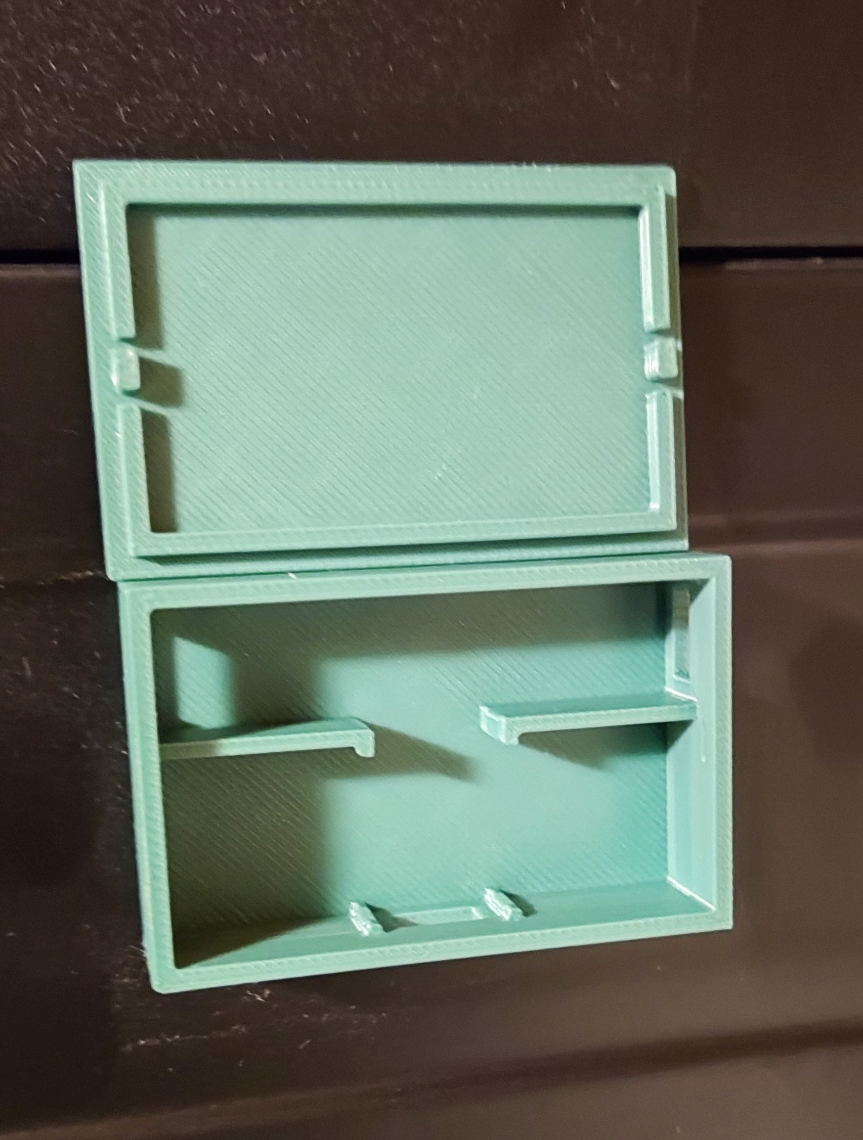 Parametric generic box with snap-on lid (incl. holding brackets for WAGO 221)