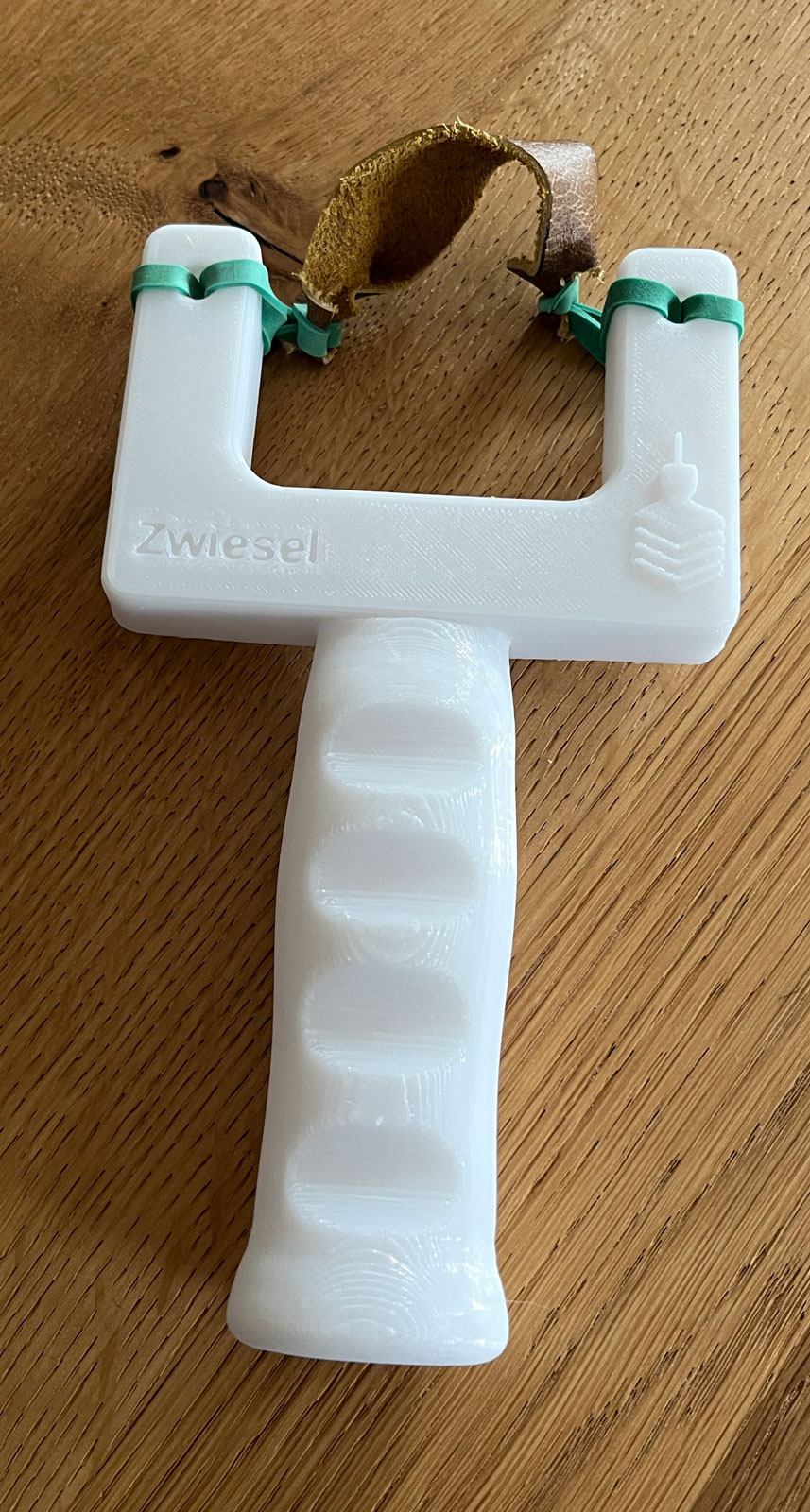 ergonomische, parametrisierbare Schleuder (Slingshot)