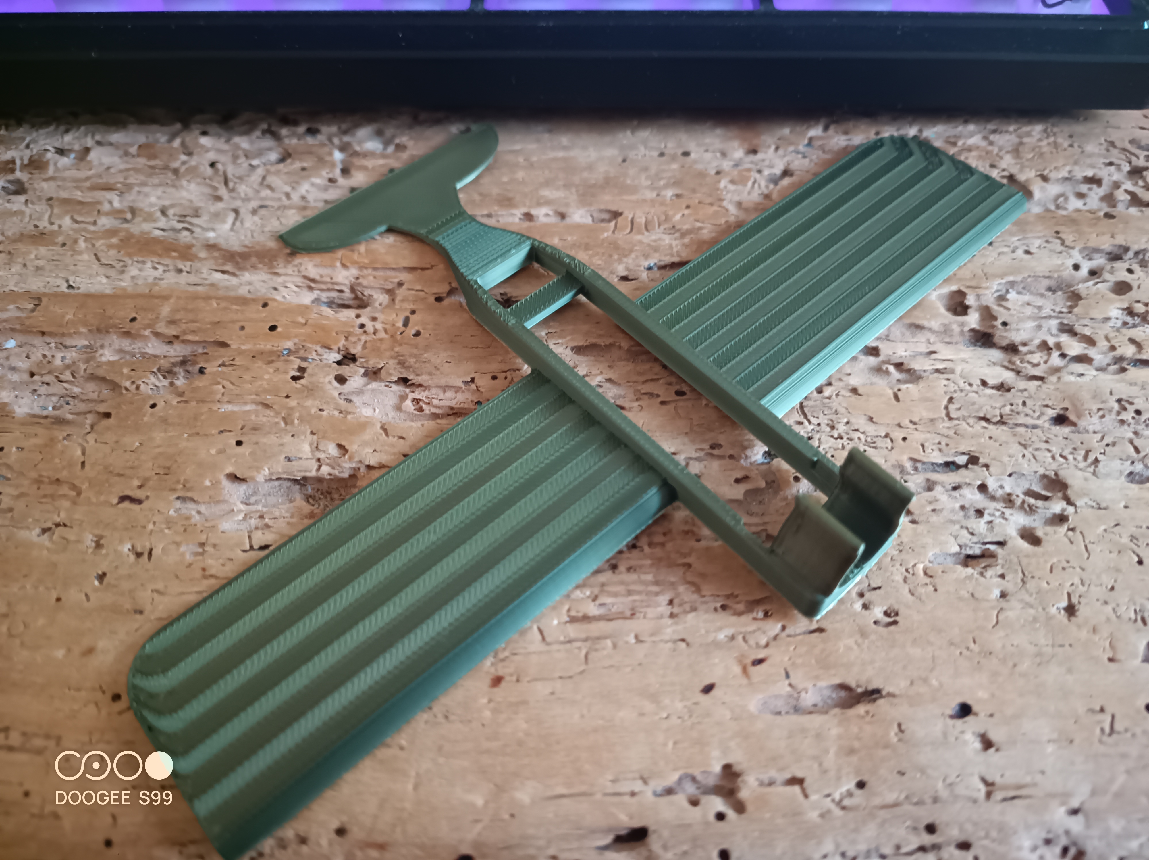 rubber plane / avion — miniatura 5