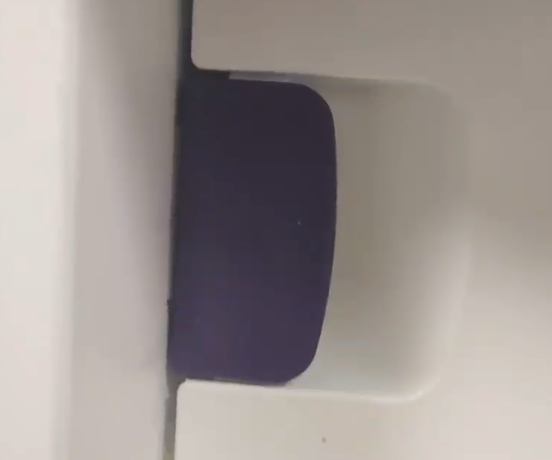 Inventum KV501 freezer door handle