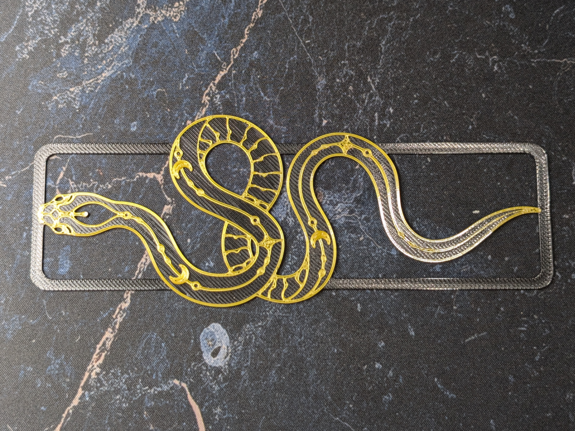 Miniatura 3 do modelo 3D Basilisk Snake Bookmark