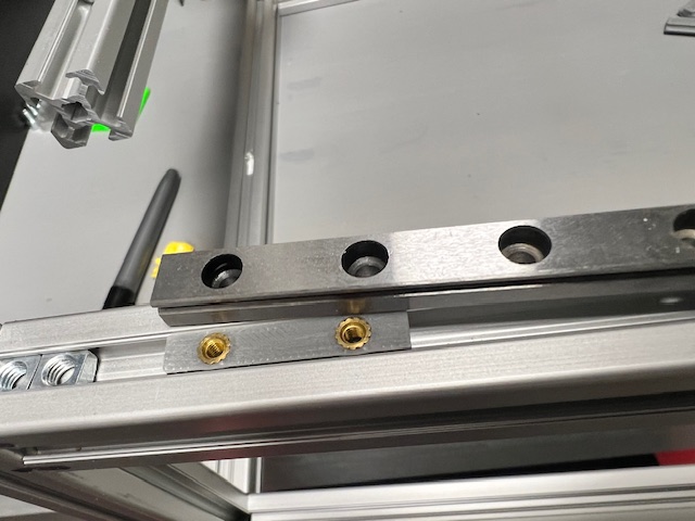 MGN9 rail fastener for BSB extrusion