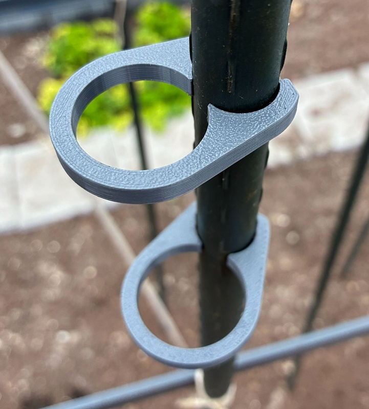 Plant clip for 16mm sticks