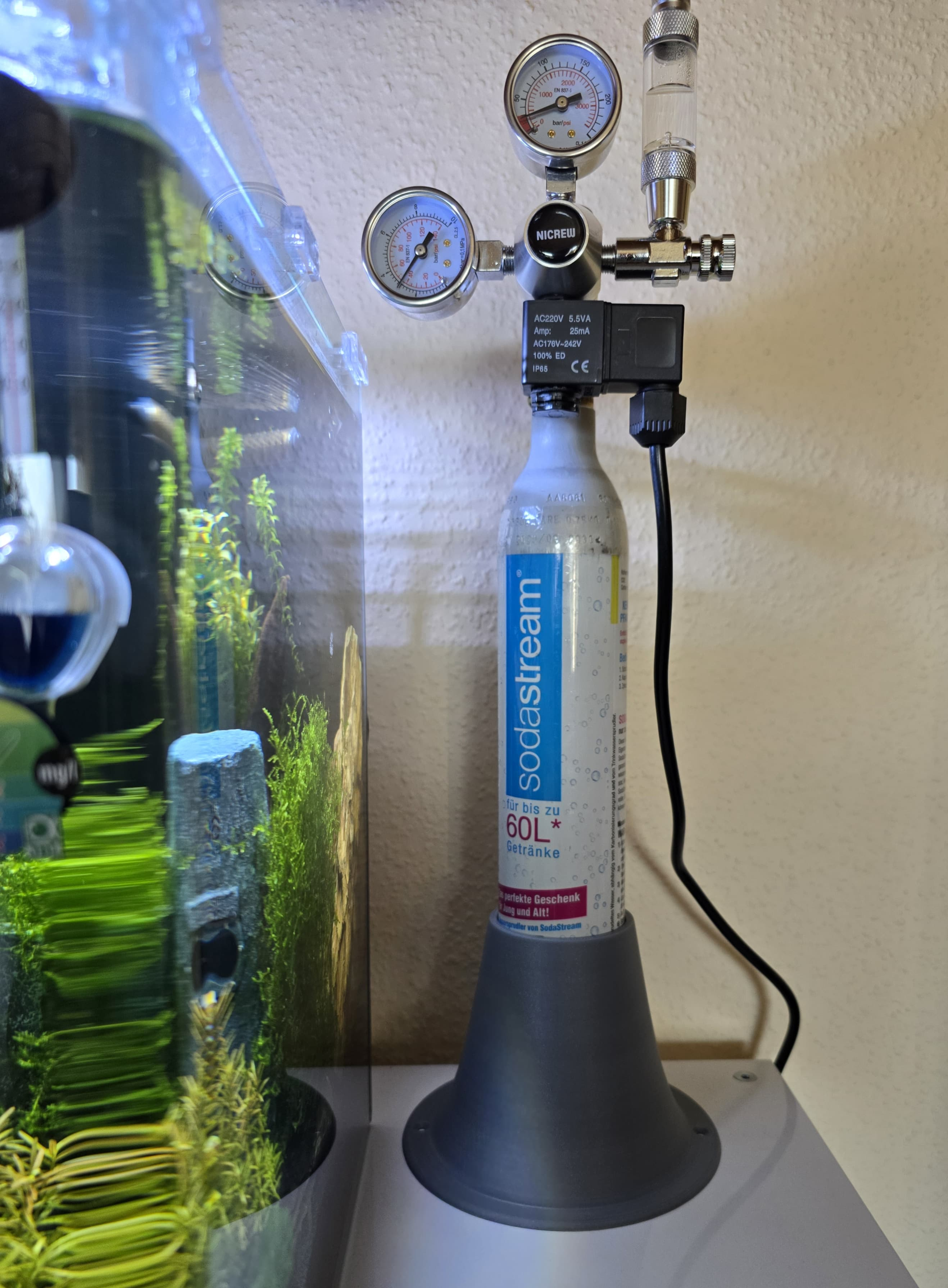 Aquaristic stand for 60mm Sodastream CO2 bottle