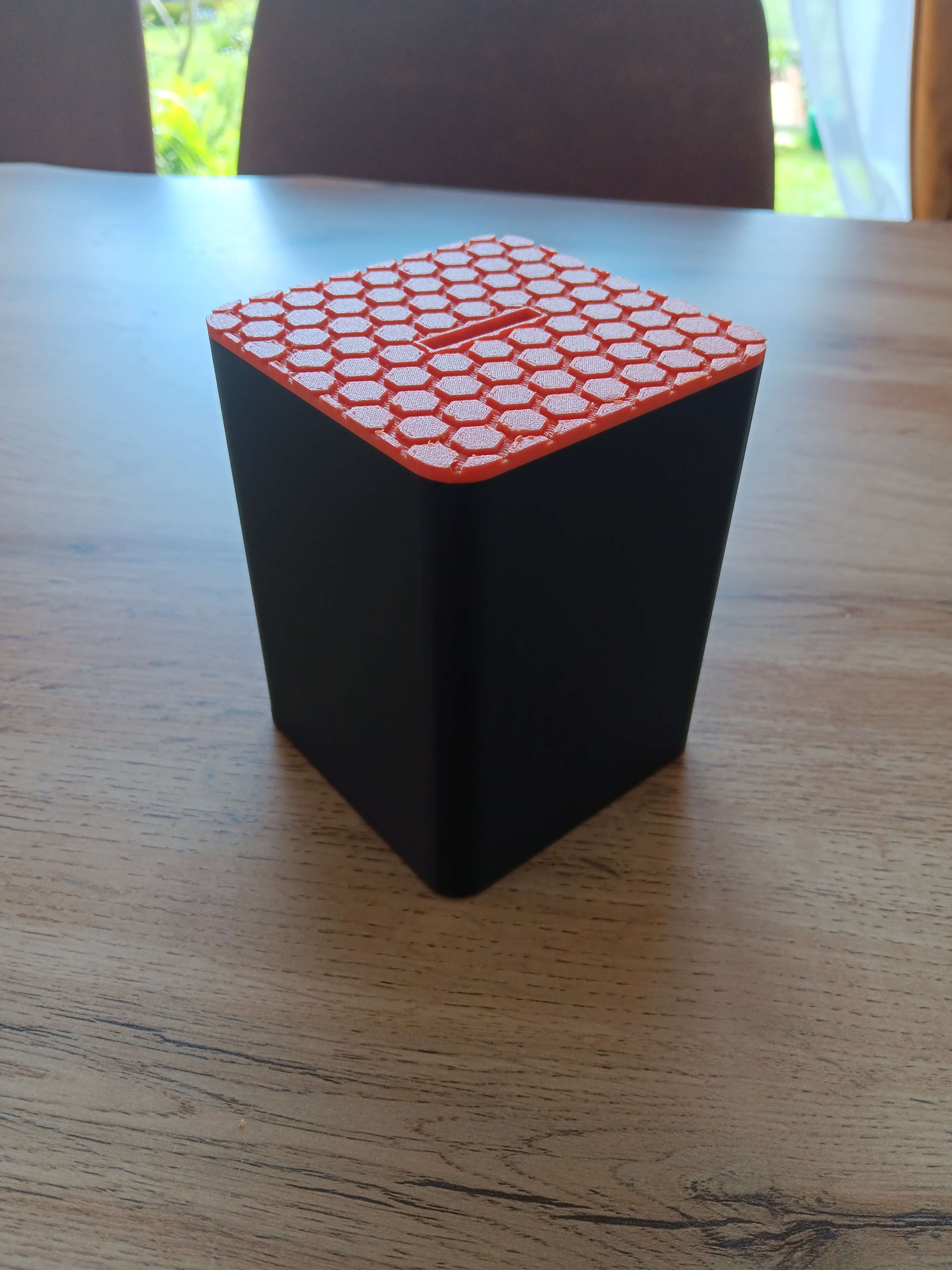 Honeycomb money box