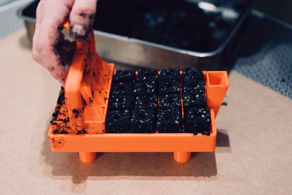 Soil block maker for seeds — miniatura 16