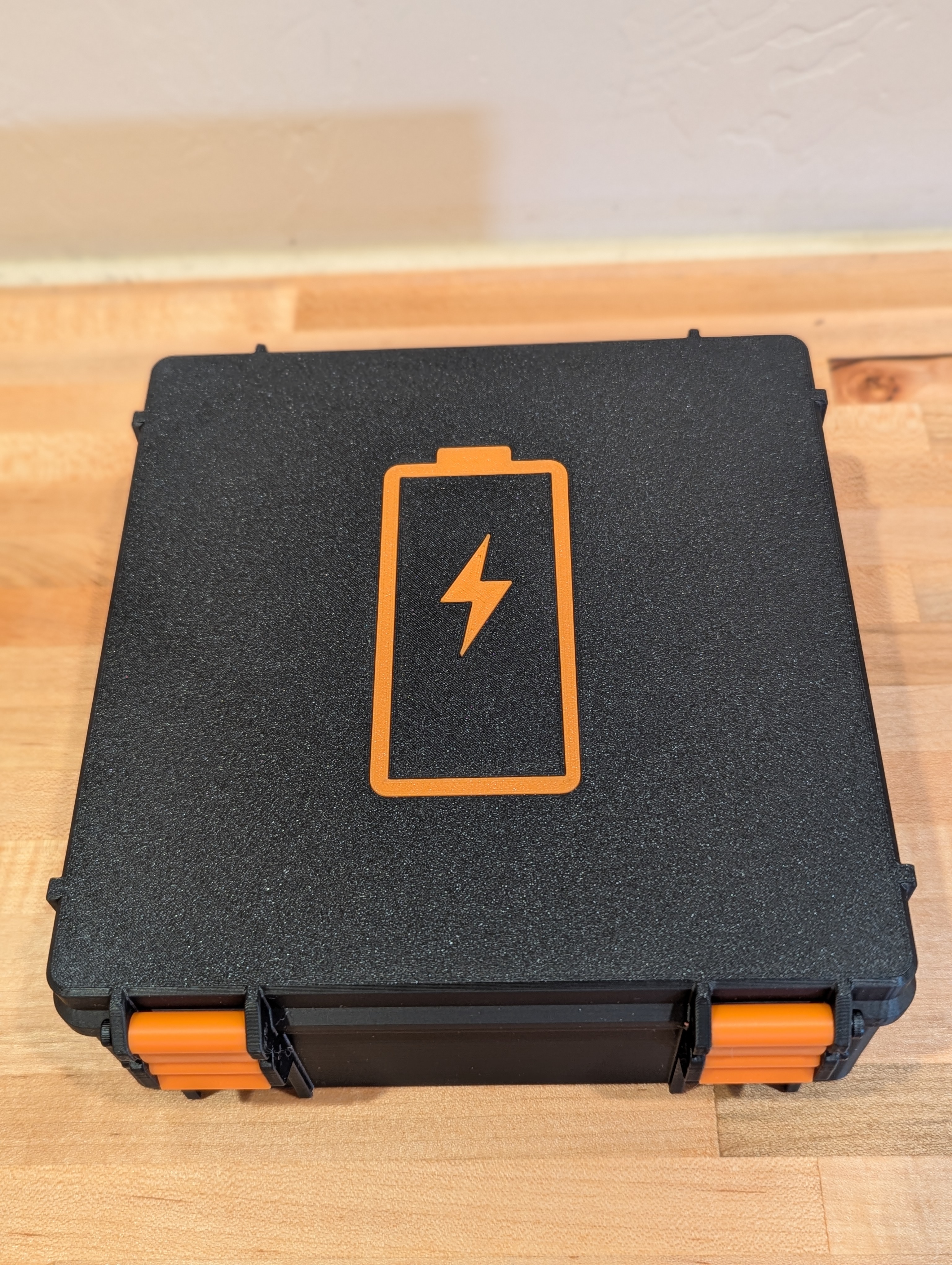 Gidfinity battery case lid with inlaid battery logo